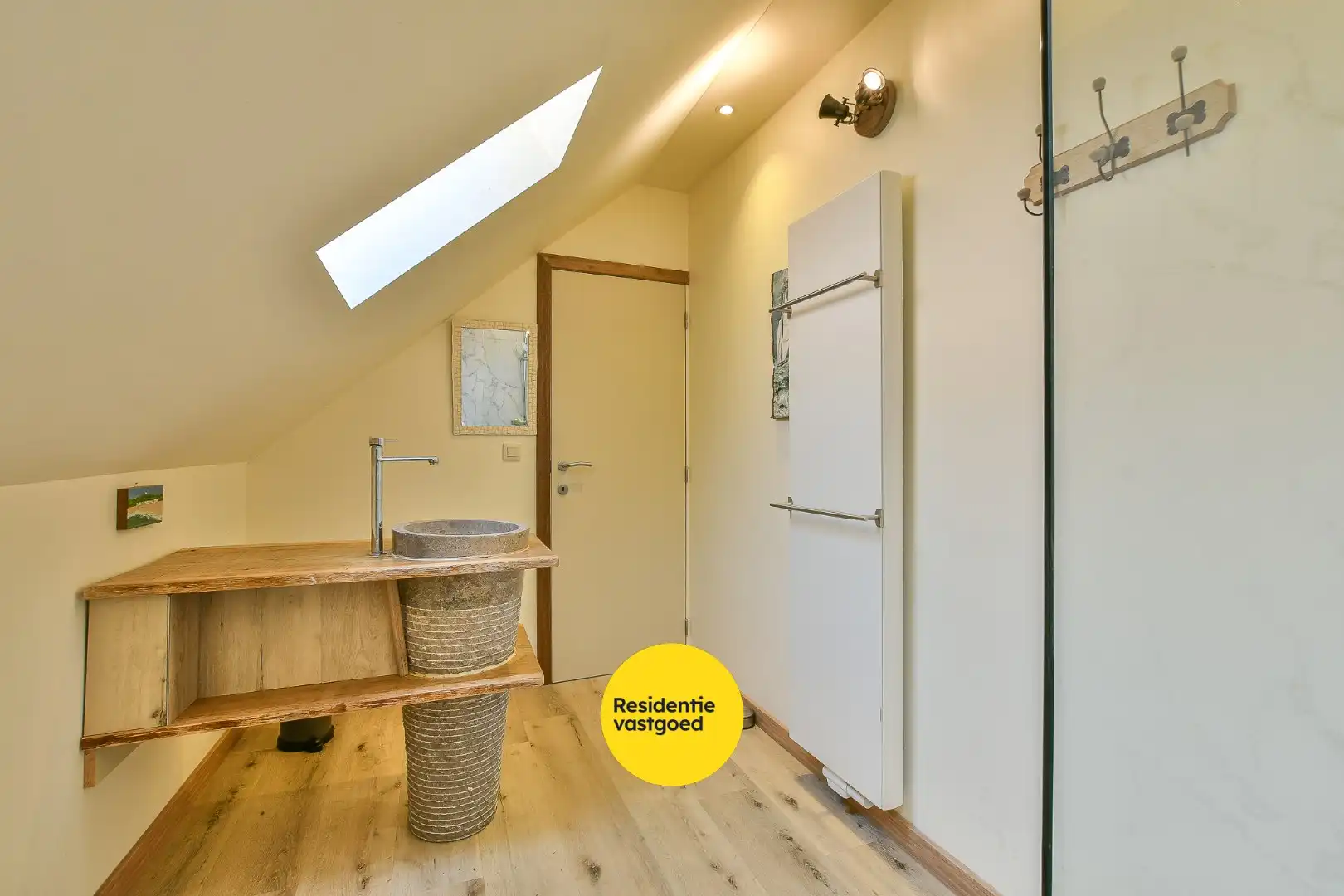 Authentieke hoeve met bouwland, stallen en bijgebouwen op unieke landelijke ligging tussen De Haan en Nieuwmunster foto 14