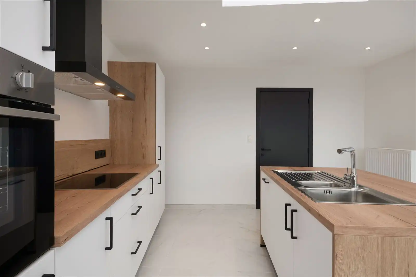 Instapklare volledig vernieuwde gezinswoning met tuin op 4are60 foto 10