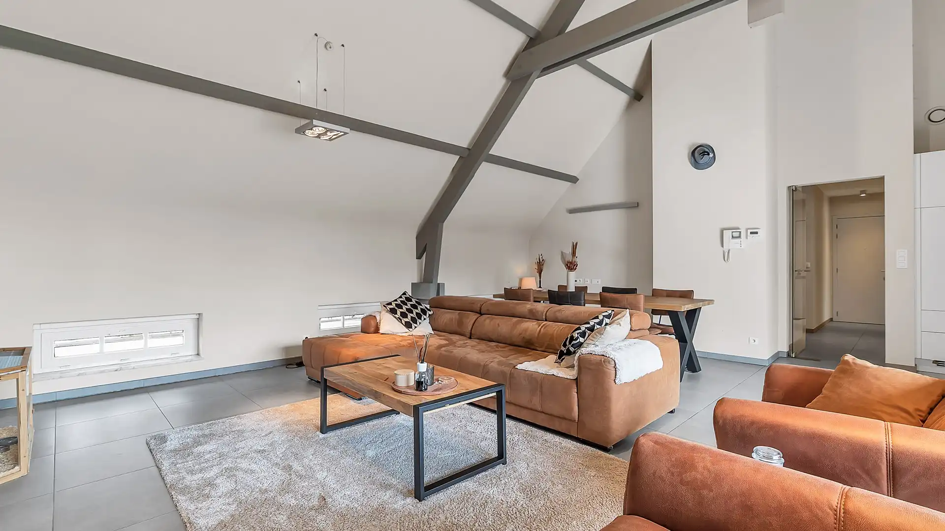Unieke loft met terras en private parking. Uitstekende ligging aan de vernieuwde Markt. foto 5