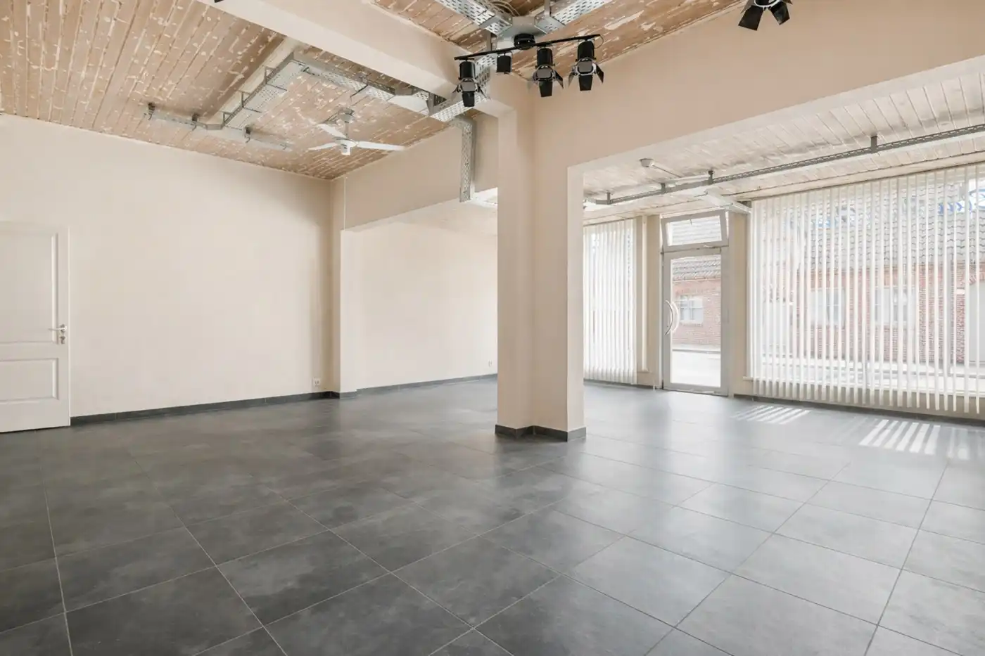 Praktijkruimte/winkel met bovenliggend duplex-appartement in het centrum van Berendrecht foto 14