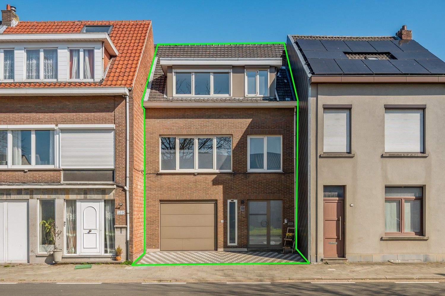 Instapklare woning met 3 slaapkamers en tuin te koop te Boechout foto {{pictureIndex}}