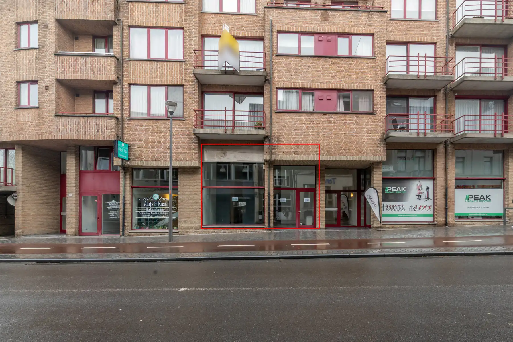 Commerciële ruimte te huur foto {{pictureIndex}}