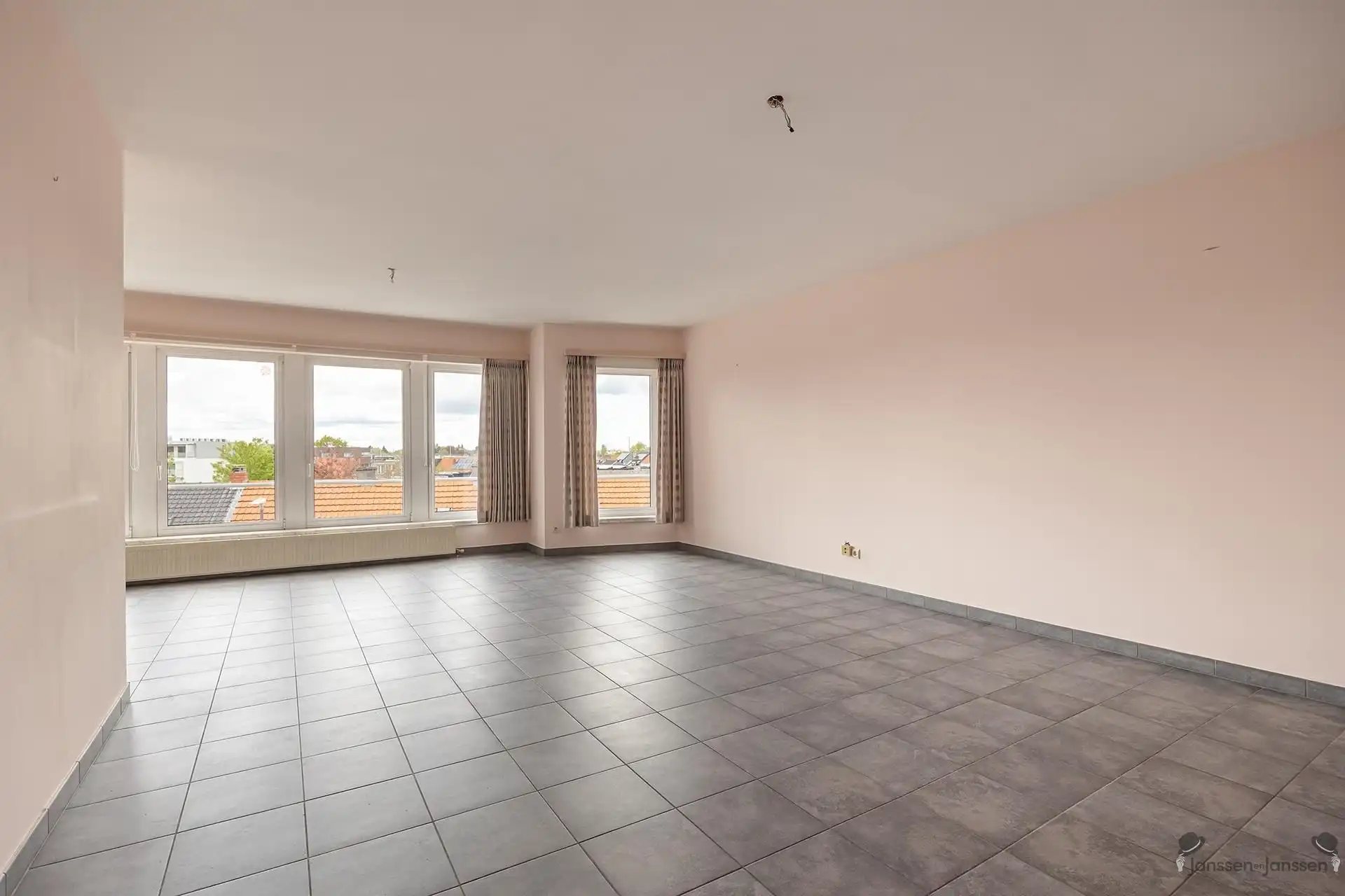 Centraal gelegen appartement met 3 slpks en 2 badkamers foto 5