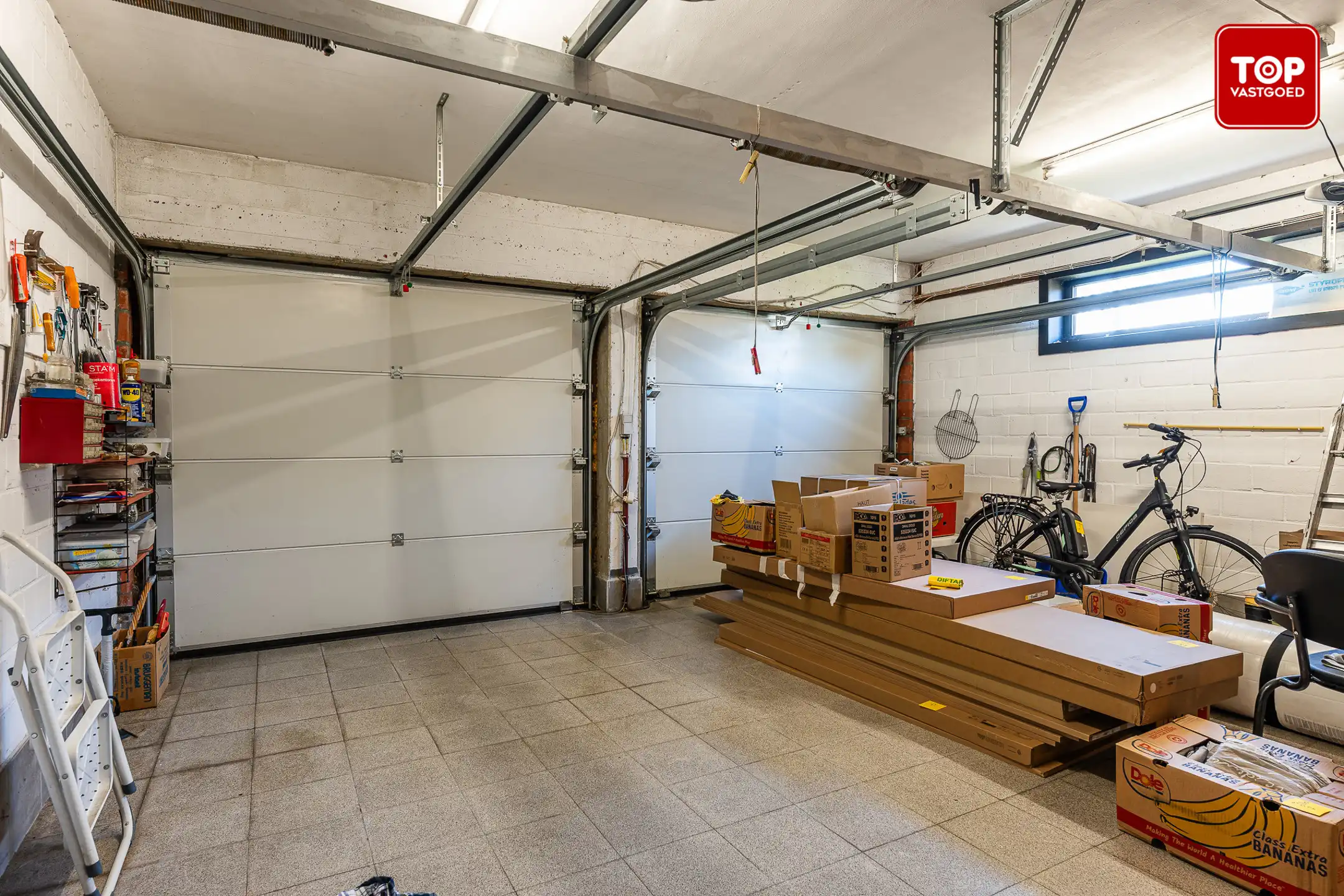 Ruime villa met 4 slaapkamers, dubbele garage en zonnige tuin rondom foto 21