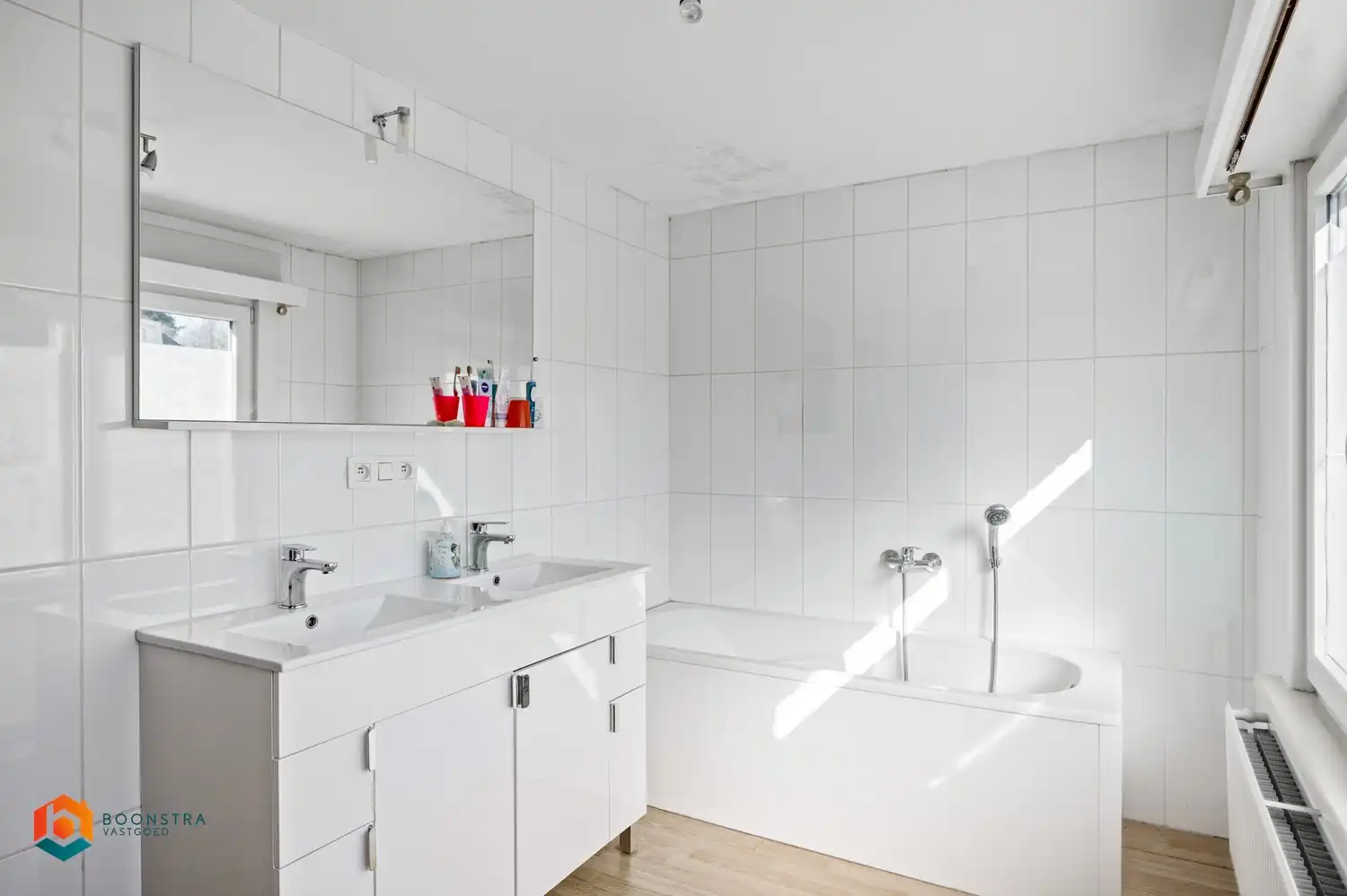 Licht op te frissen woning met 3 slpkrs in centrum Grootlo foto 6