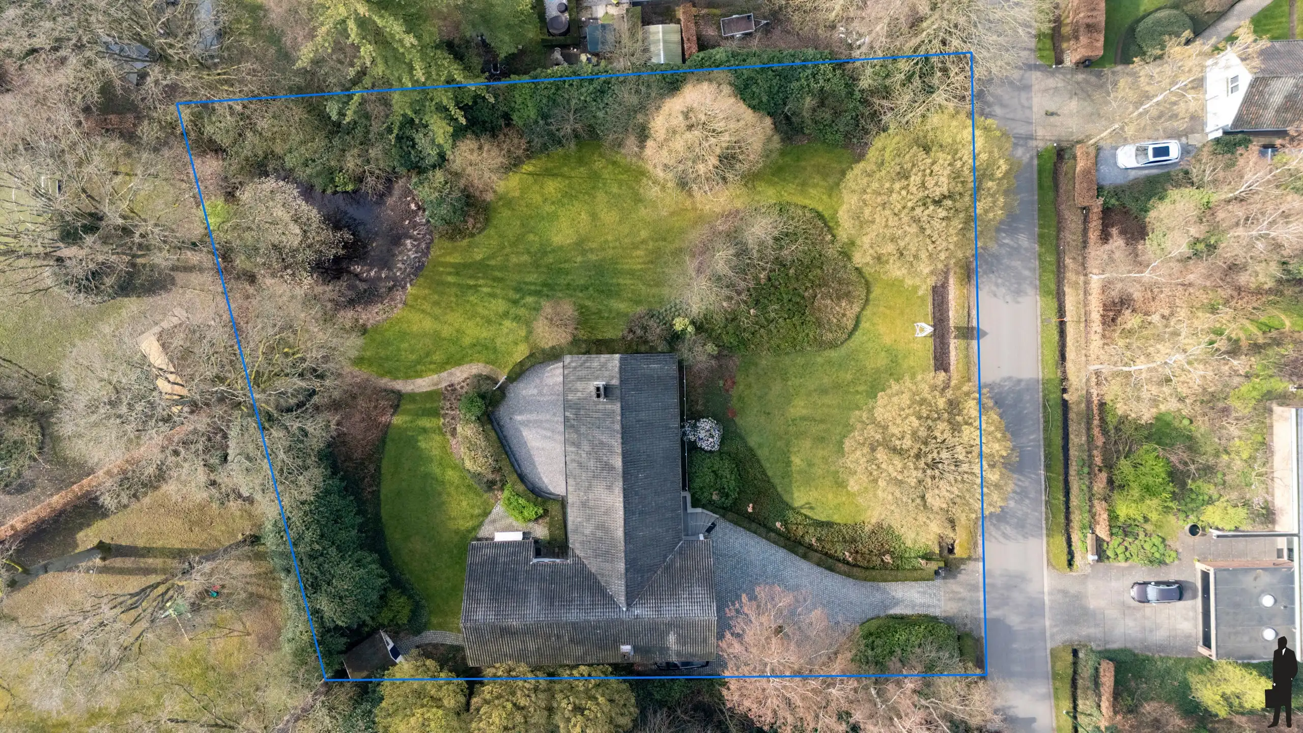 Split-level villa in een gegeerde doodlopende straat. foto 20