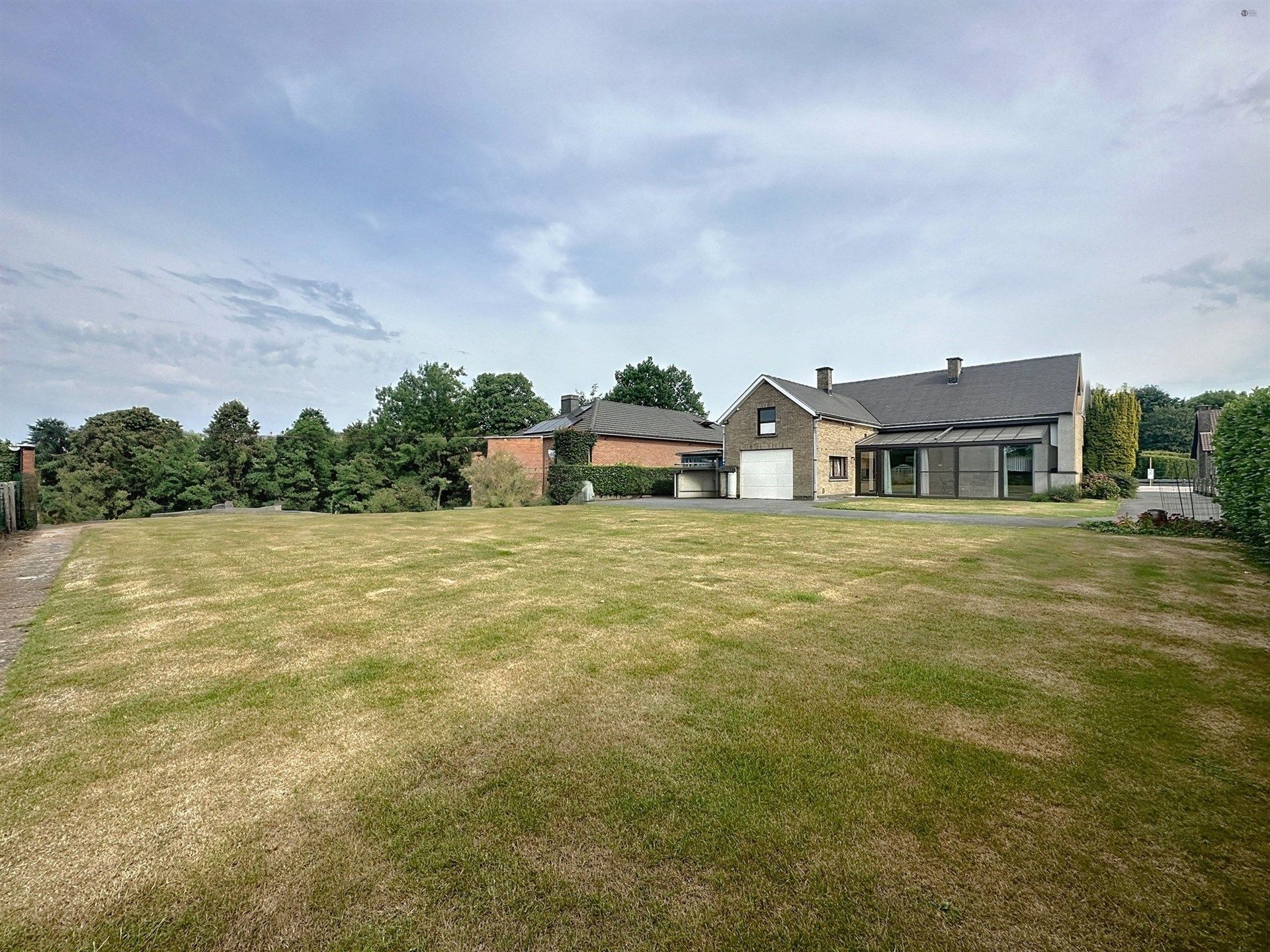 Open bebouwing met 4 slaapkamers op perceel van 2.062m² omringd door velden! foto 5