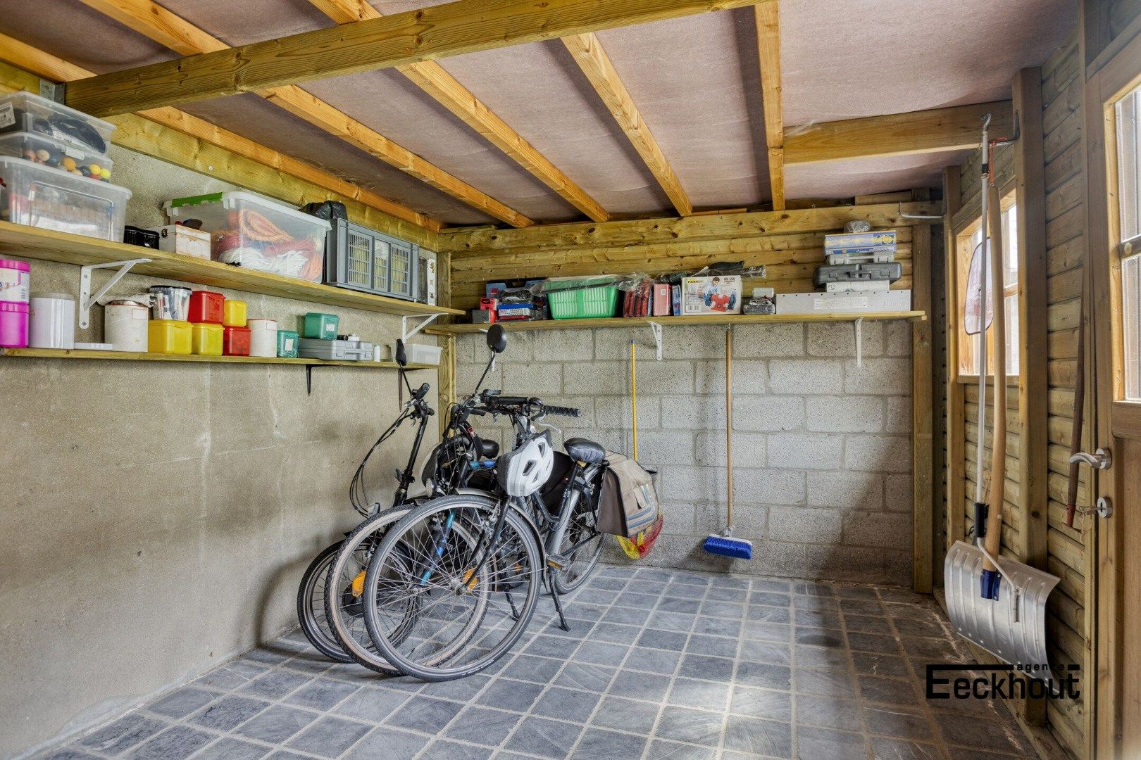 Ruime instapklare bel-étage rijwoning met tuin, terras en garage in Oostende foto 13