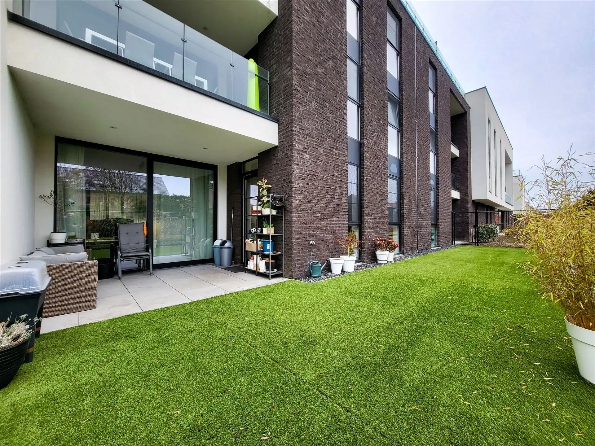 Gelijkvloers appartement met tuin! foto {{pictureIndex}}