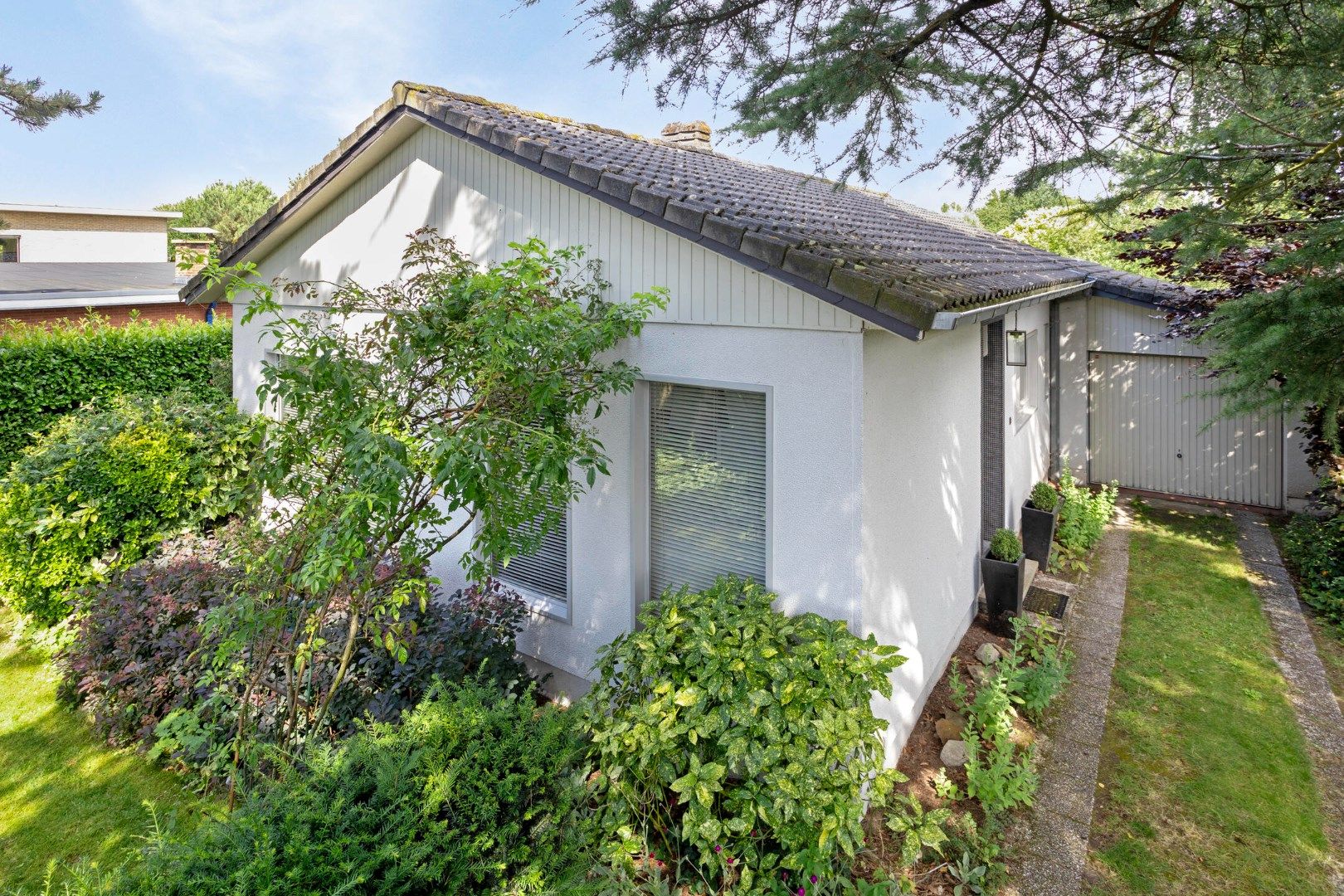 Moderne bungalow in het groen met twee slaapkamers foto 2