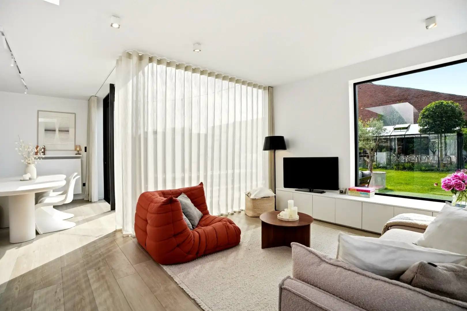 Uitzonderlijk knap gerenoveerde woning in Bavikhove met zonnige tuin, gelijkvloerse kamer en 3 slaapkamers foto 5