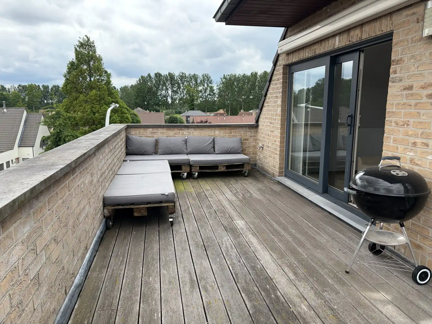Ruim dakappartement met groot terras en garage. foto 13