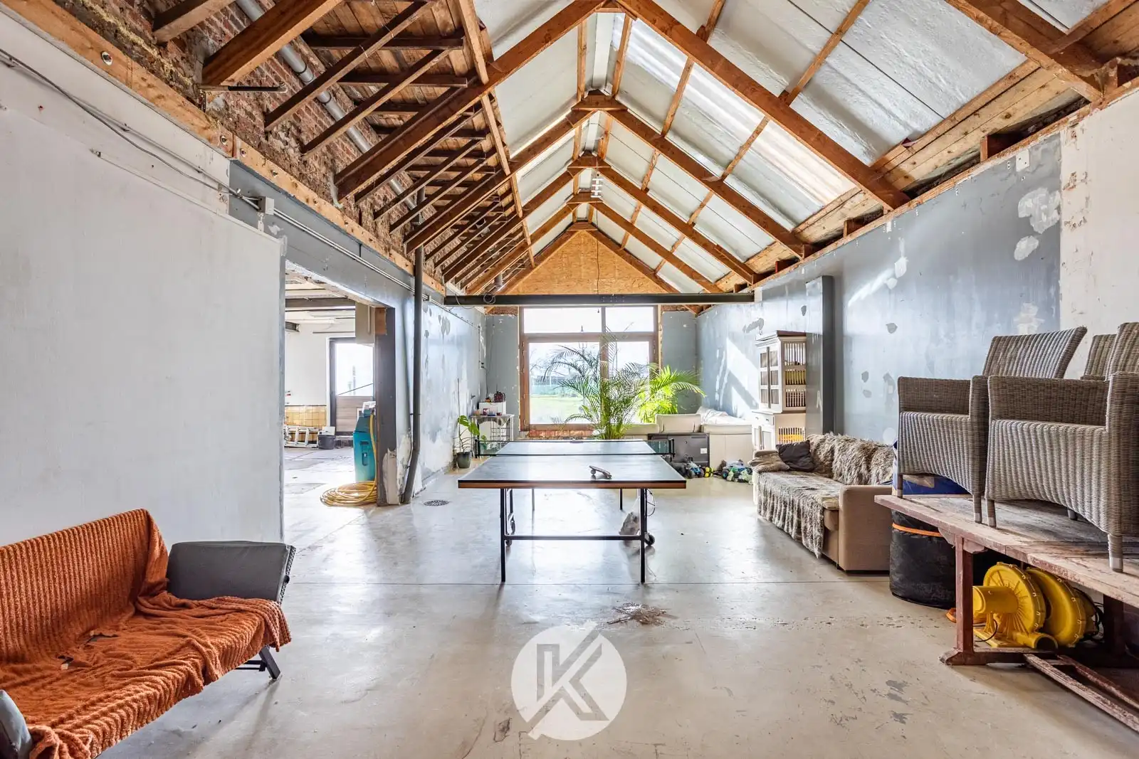 Ruime woning met polyvalente bijgebouwen foto 24