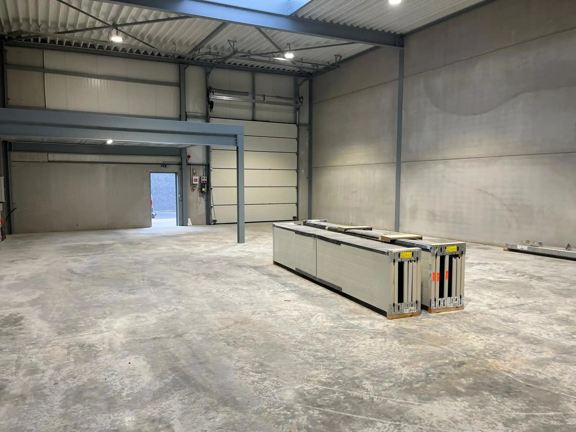 Instapklaar magazijn 216m² te Ranst foto 6