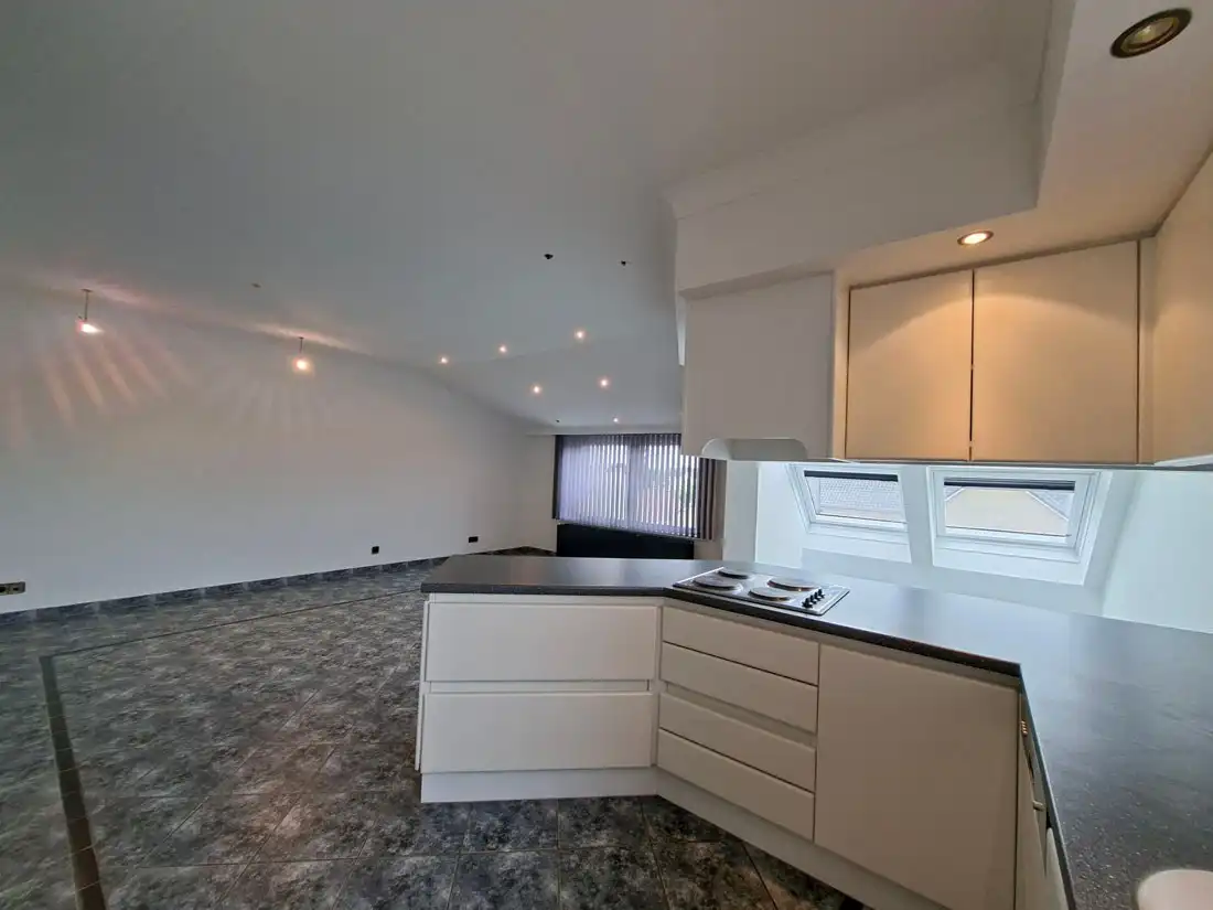 Ruim 3 slaapkamer duplex appartement te Lanaken foto 8