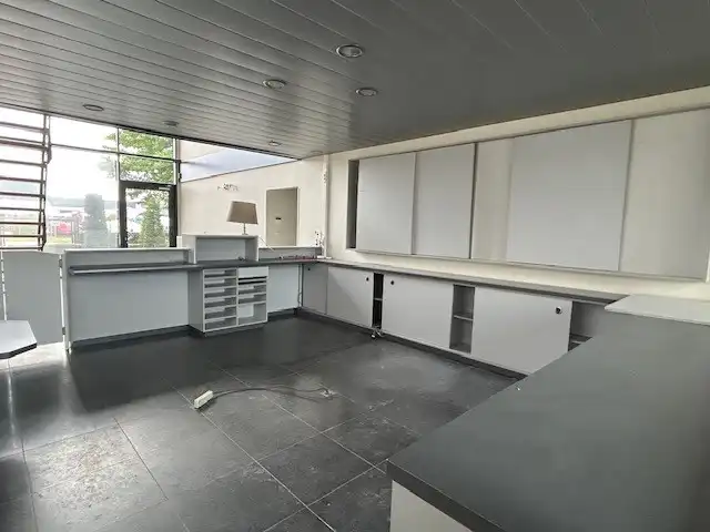 MULTI FUNCTIONEEL BEDRIJFSPAND MET KANTOREN EN APPARTEMENT foto 12