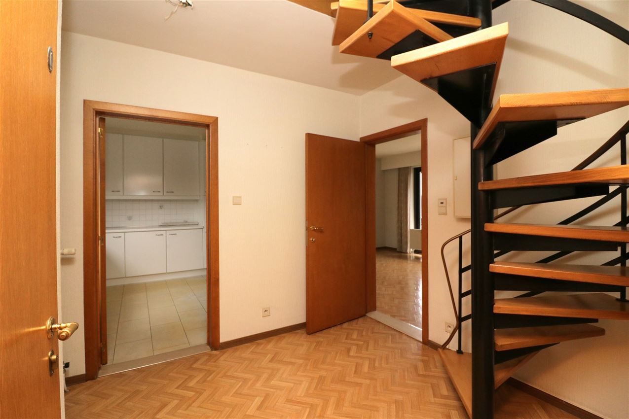 Centraal gelegen appartement met 3 slpk., garage en terras foto 2