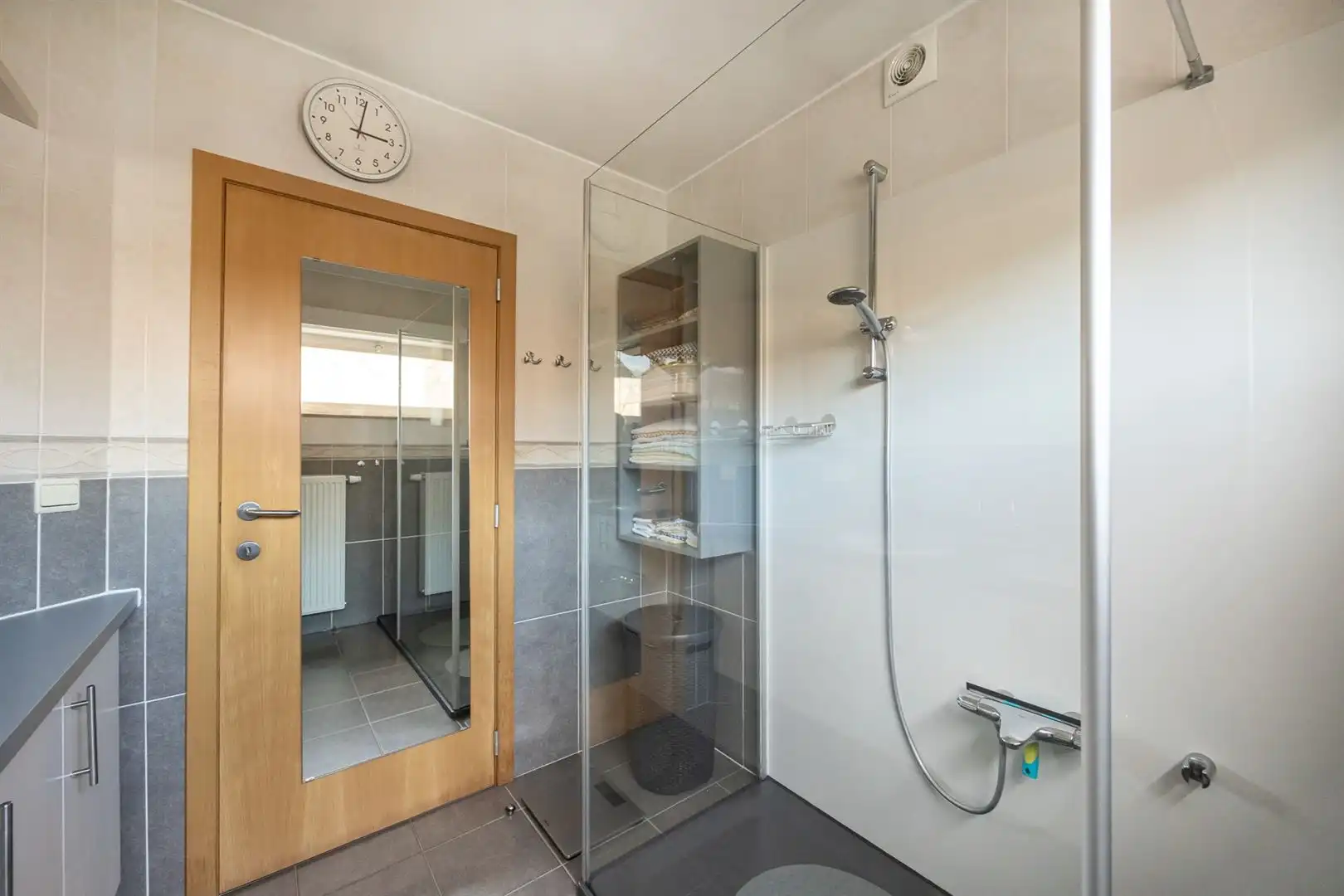 Instapklare woning met tuin en garage. foto 11