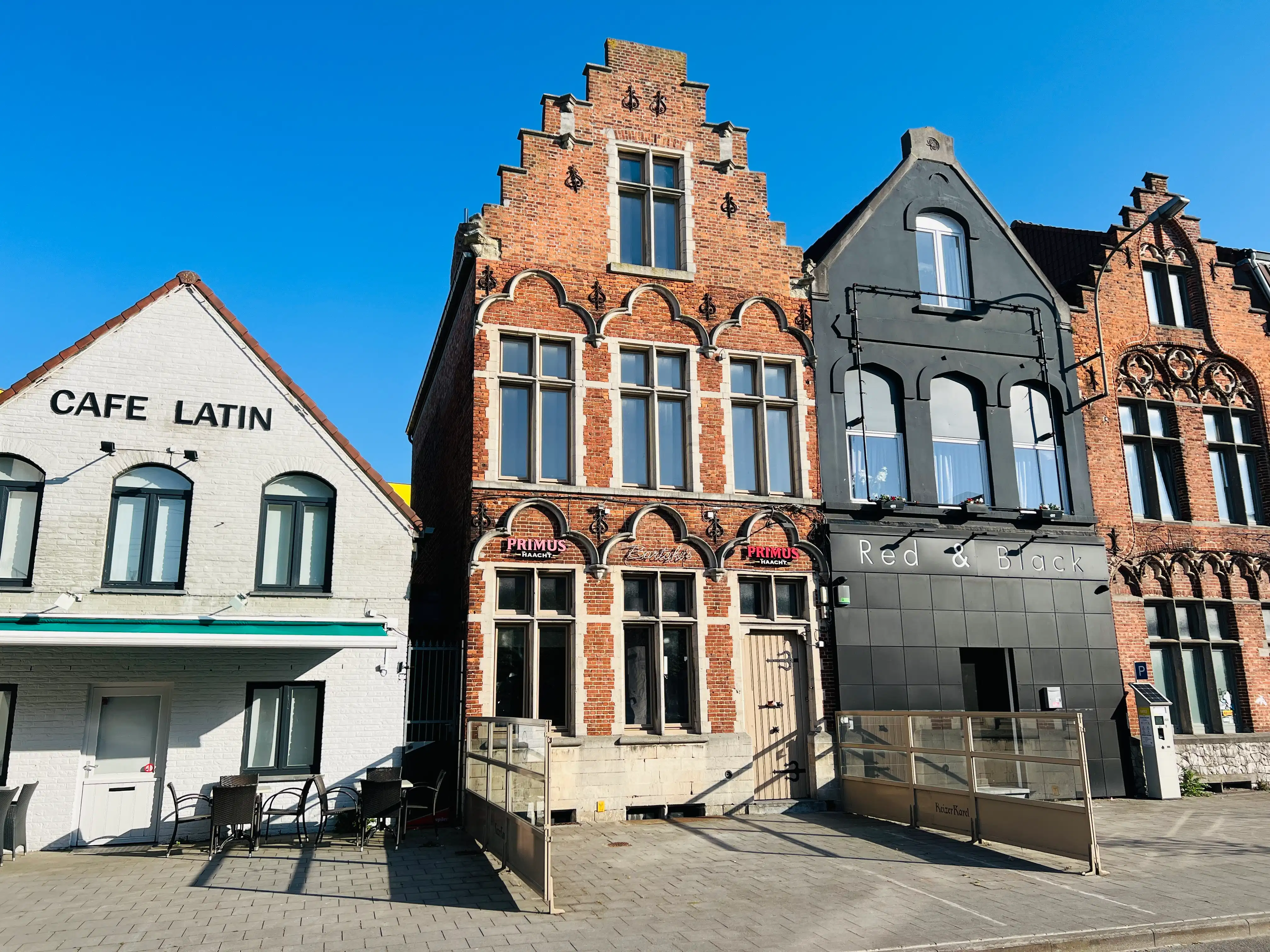 Karaktervol handelspand met appartement, veel mogelijkheden foto {{pictureIndex}}