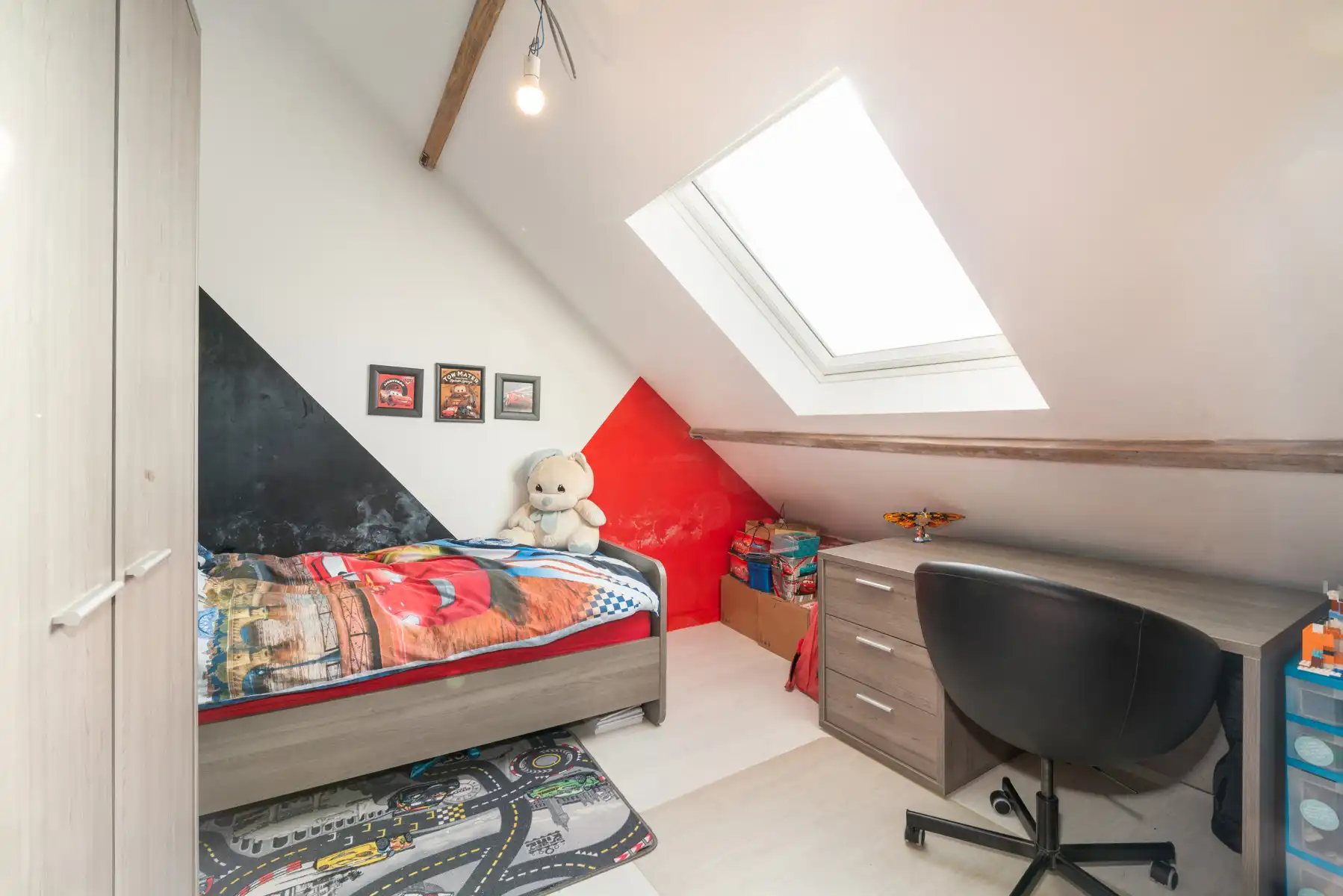 TE KOOP - deels gerenoveerde woning met 4 slaapkamers foto 14
