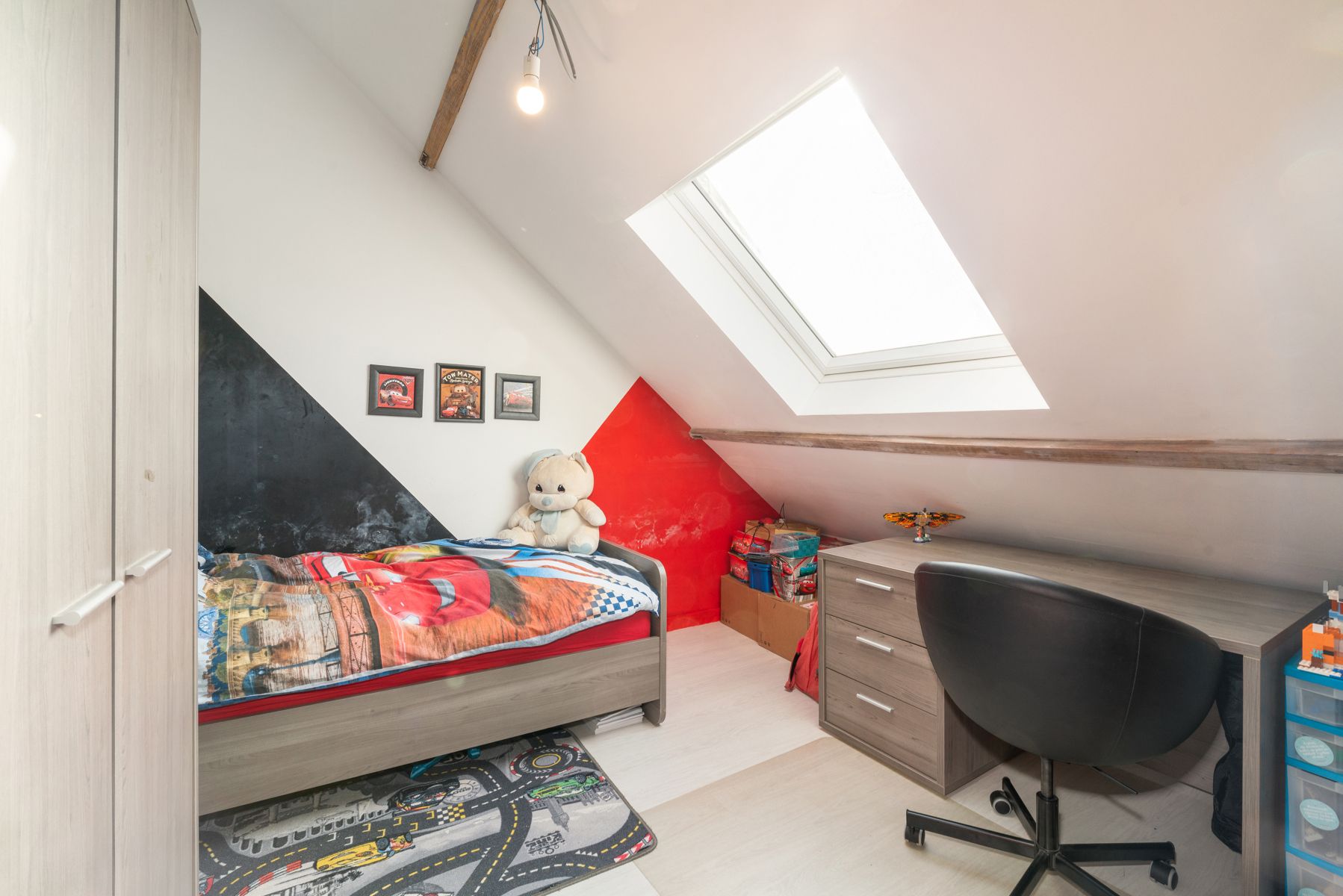 TE KOOP - deels gerenoveerde woning met 4 slaapkamers foto 14
