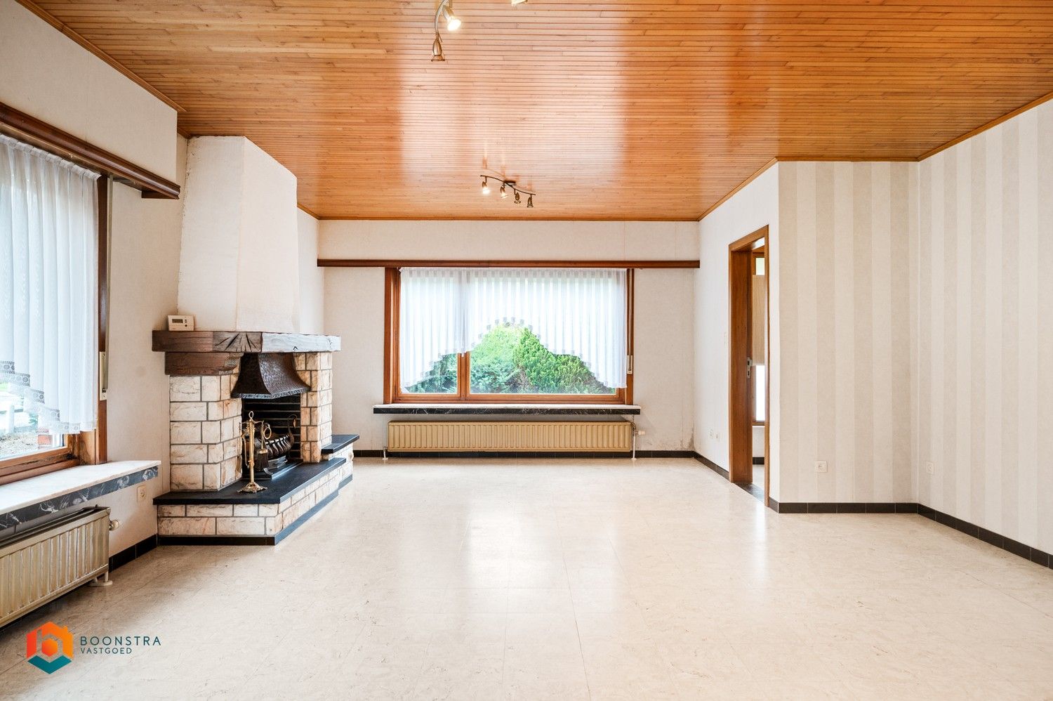 Gelijkvloerse open bebouwing met veel potentieel op 1.827 m² foto 2