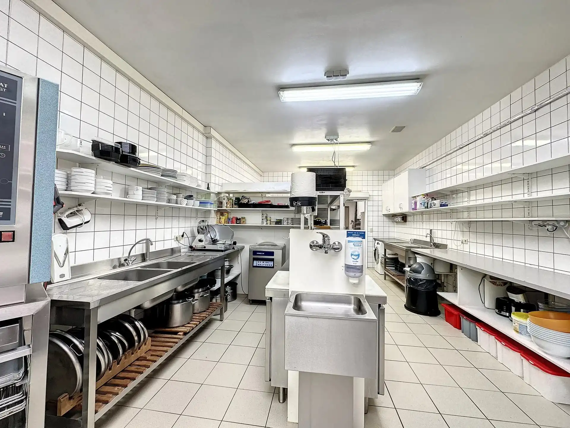 Handelspand (frituur met restaurant en feestzaal) met duplex-appartement met een bewoonbare oppervlakte van 400m² in Mol-Gompel. foto 12