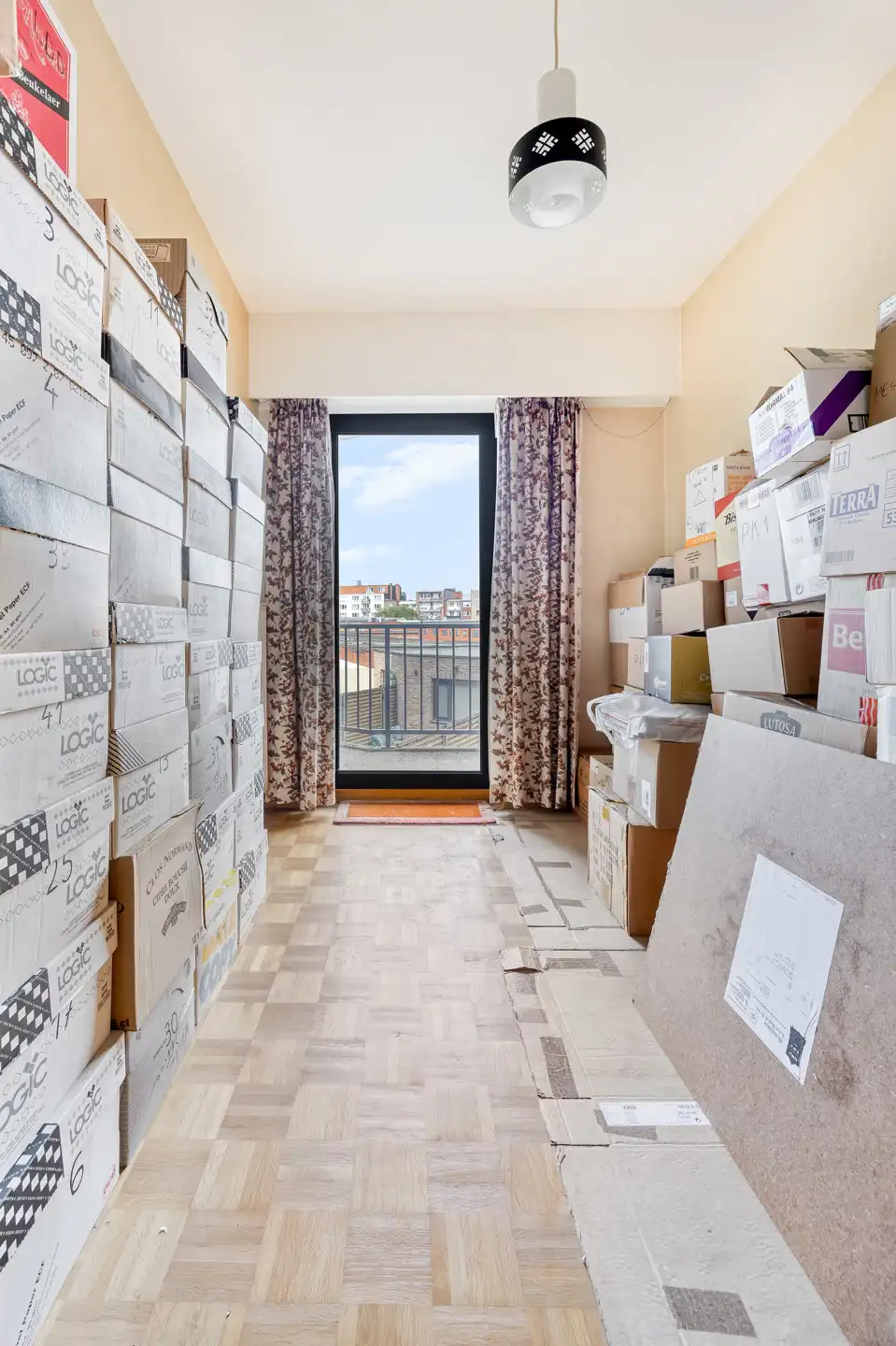 Mooi appartement op een 1v met 3 slaapkamers en terras en garage foto 16