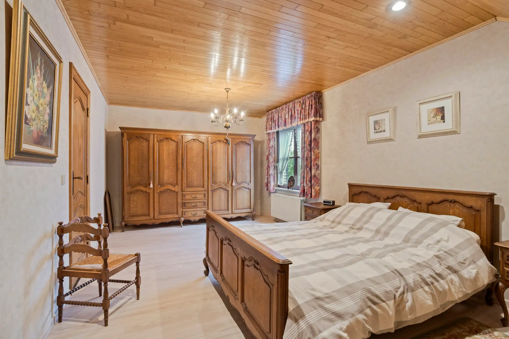 Ruime open bebouwing met 6 slaapkamers foto 18