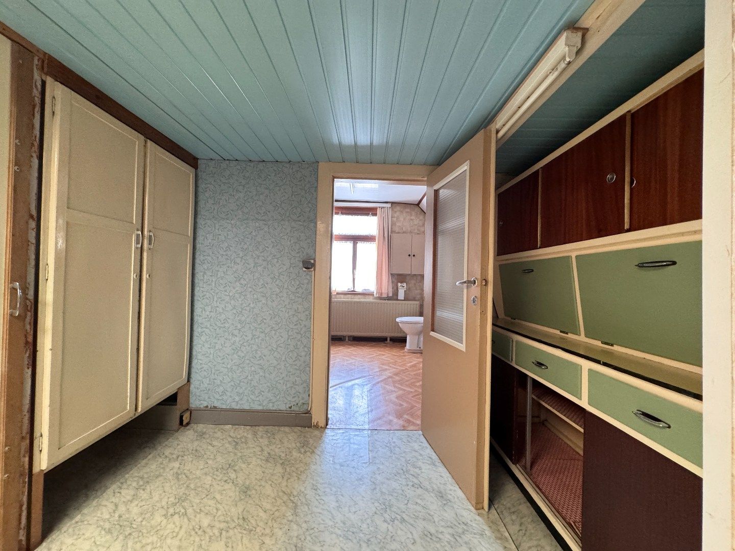 Zeer ruime te renoveren rijwoning met 4 bouwlagen.  foto 10