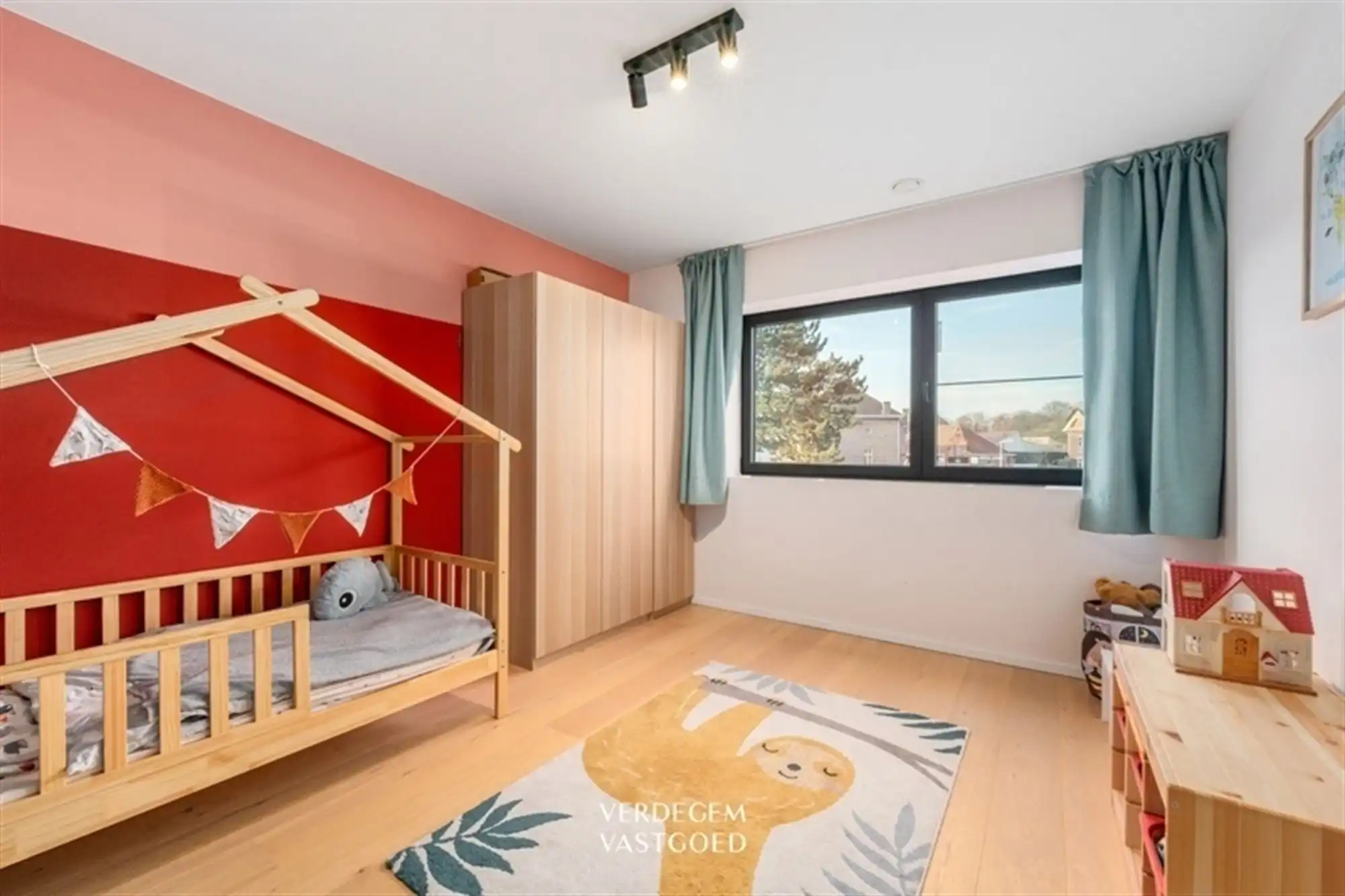 Knappe gezinswoning met 3 slaapkamers, tuin en inpandige garage op een topligging foto 14