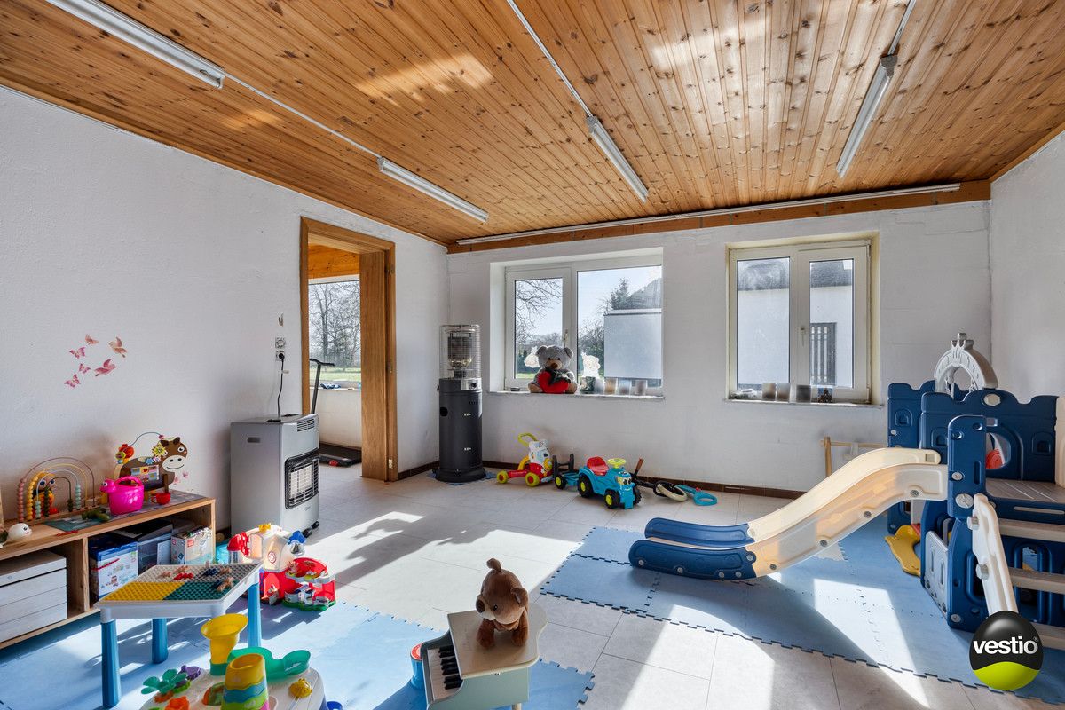 RUIME RUSTIG GELEGEN WONING MET 3 SLK EN POLYVALENT BIJGEBOUW OP 23A75CA. foto 34