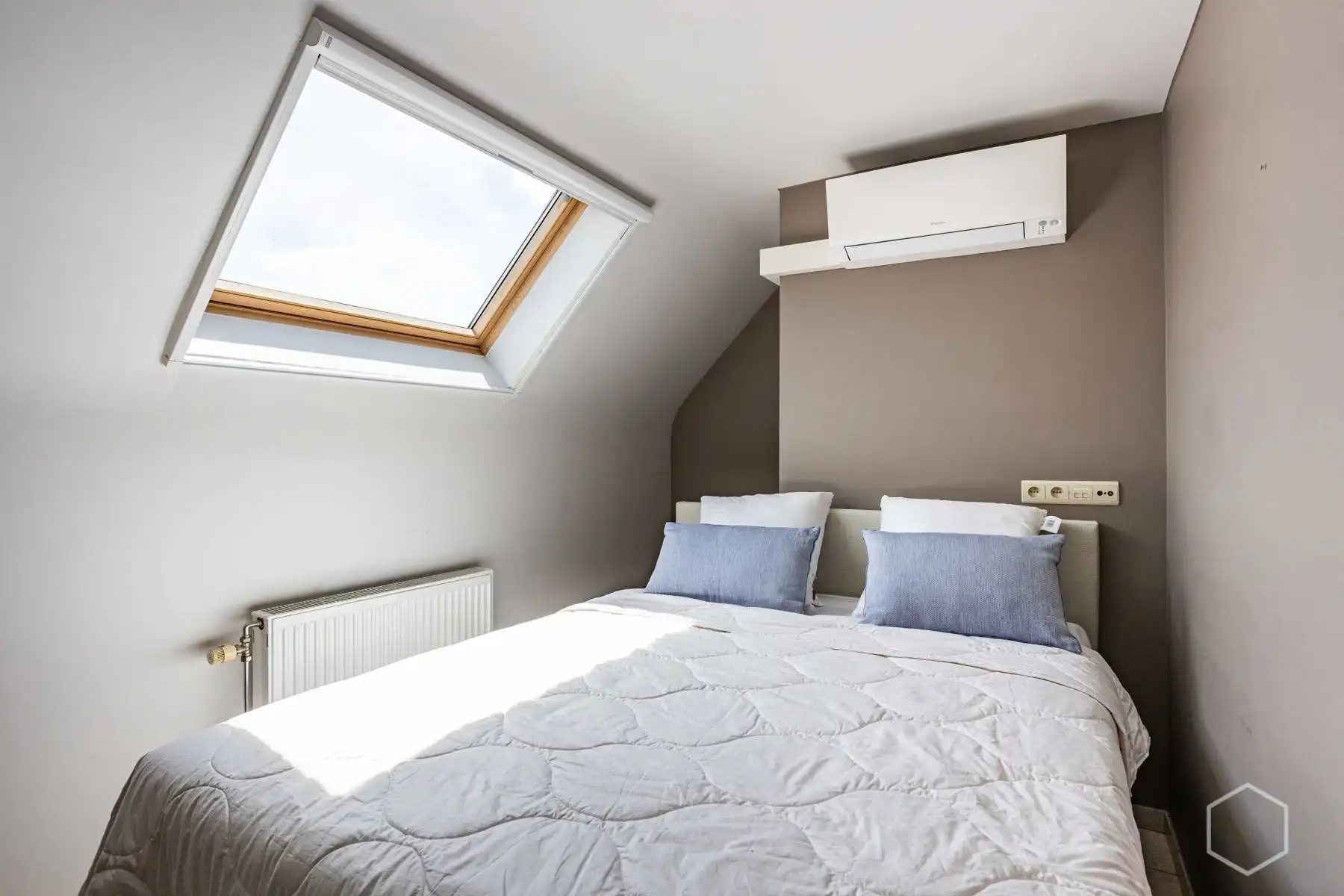 Lichtrijk duplexappartement met 4 slaapkamers en airco's foto 20