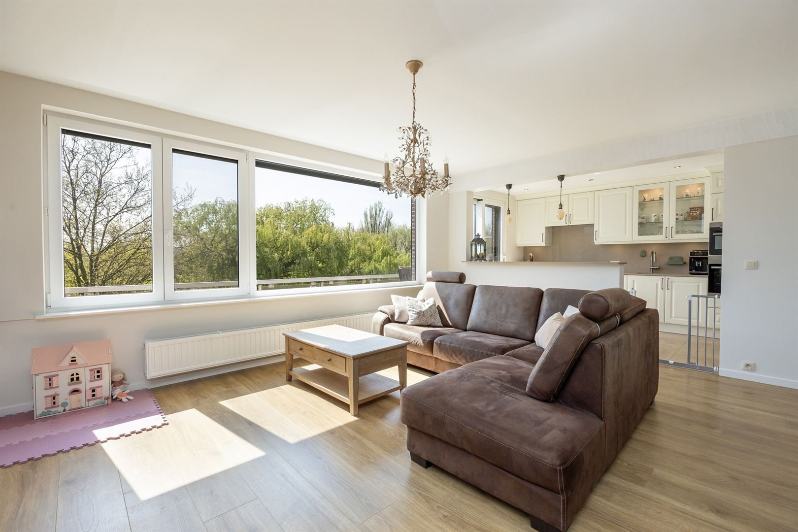 Piekfijn afgewerkt 2-slaapkamerappartement met garagebox foto 4
