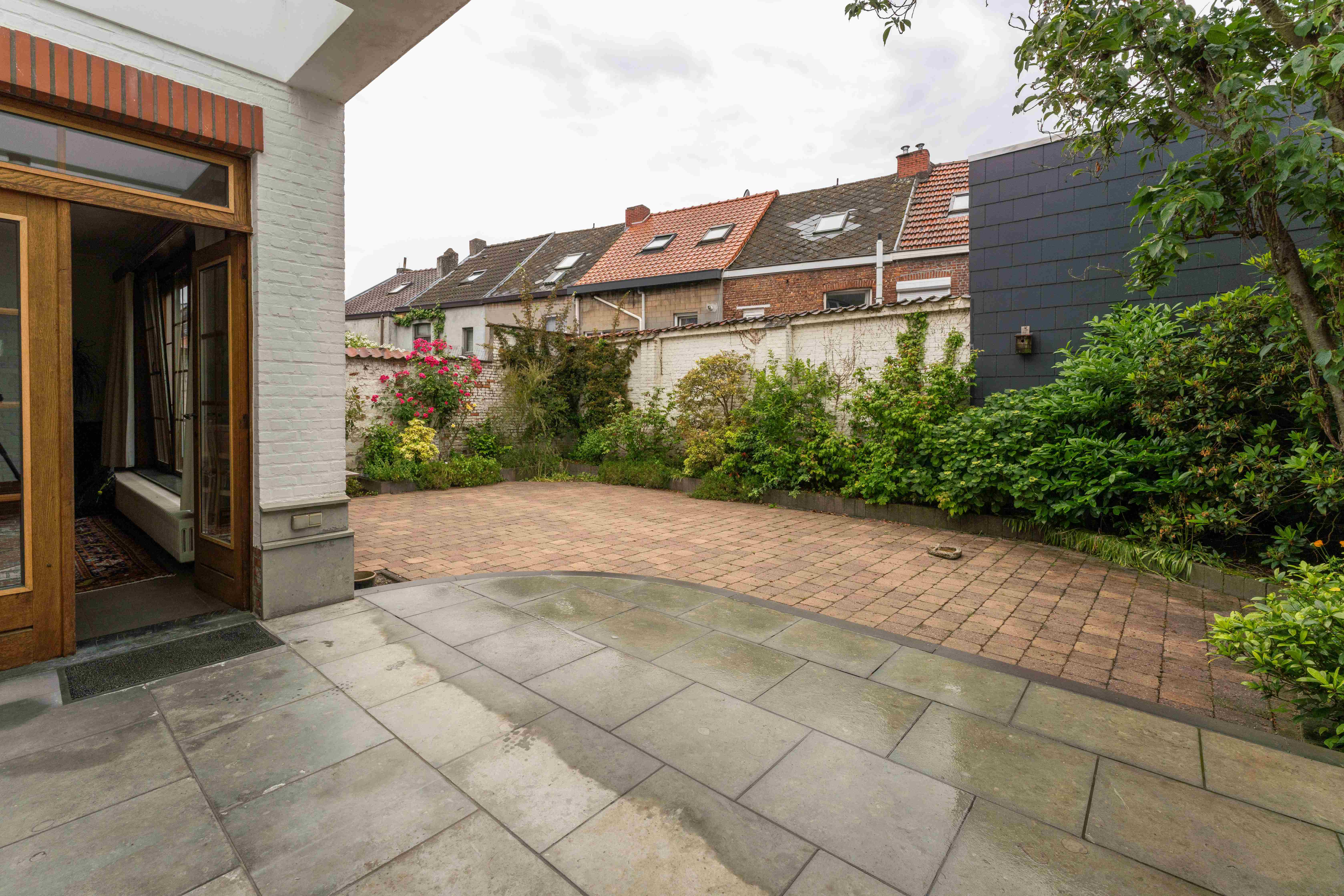 Ruime herenwoning aan de stadsrand foto 19