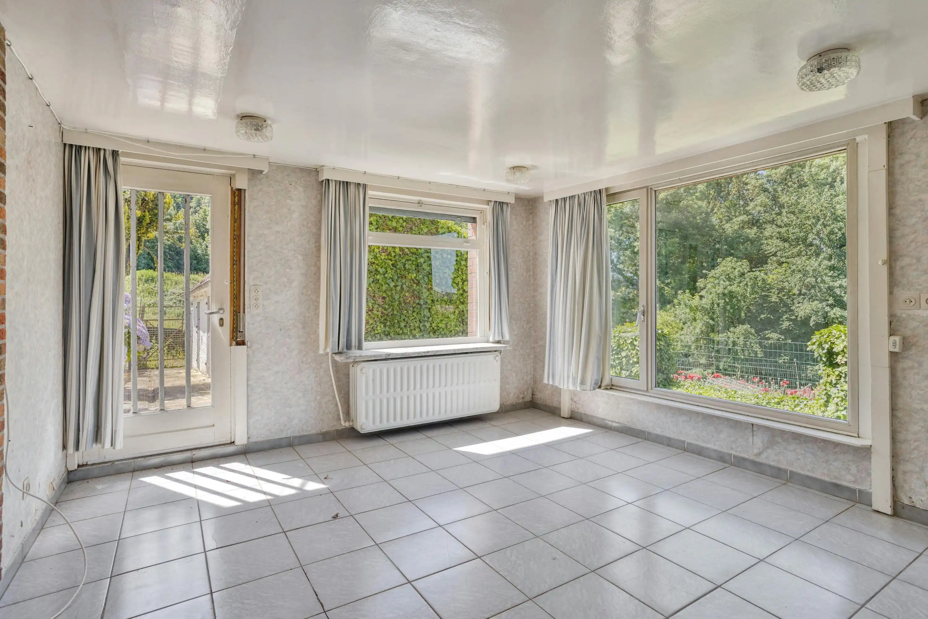 Huis met weide te koop op prachtige locatie in Heuvelland foto 13