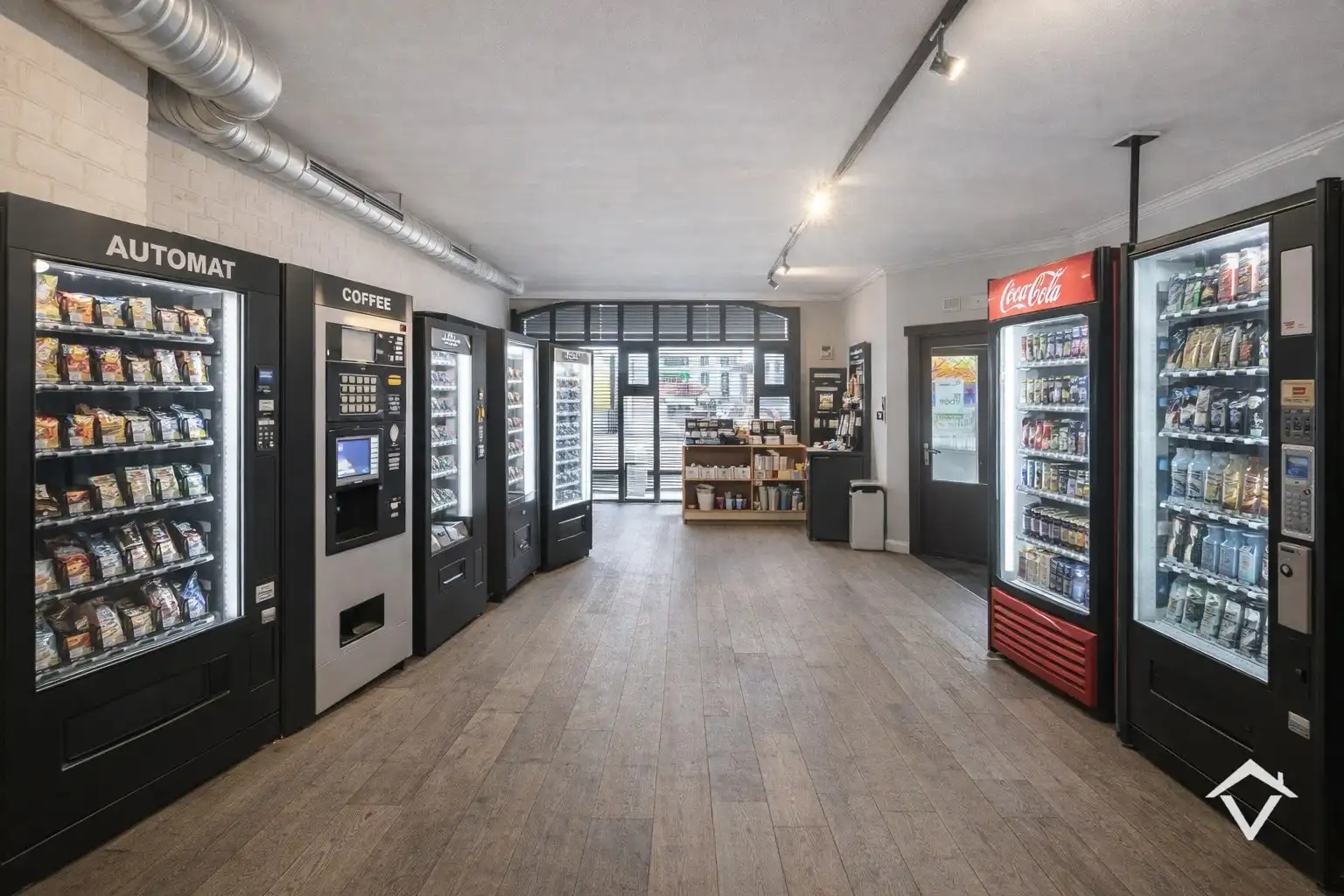 Centraal gelegen handelszaak, met tal van mogelijkheden, op de Markt van Torhout foto 9