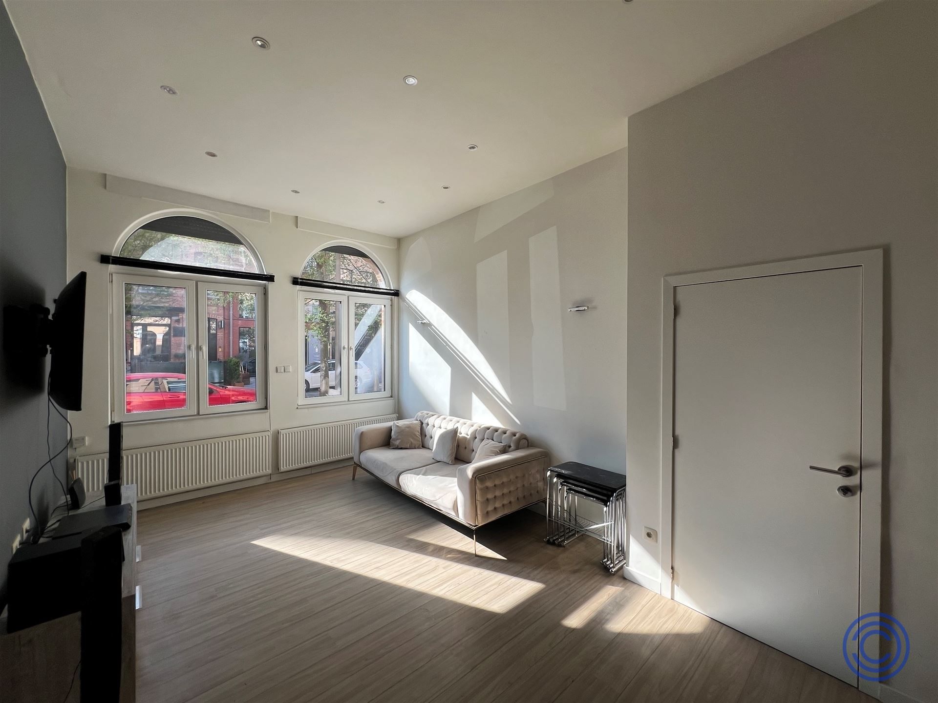 Pand met prachtig authentieke gevel bestaande uit 4 1-slpk app'en op het Eilandje foto 3