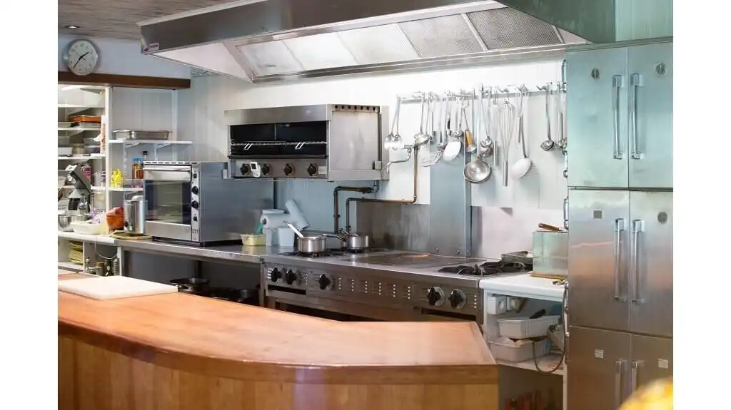 Charmehotel met 10 kamers te koop in Oudenburg foto 5