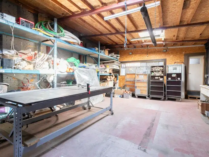 Opbrengsteigendom met ruim magazijn en appartement. foto 11