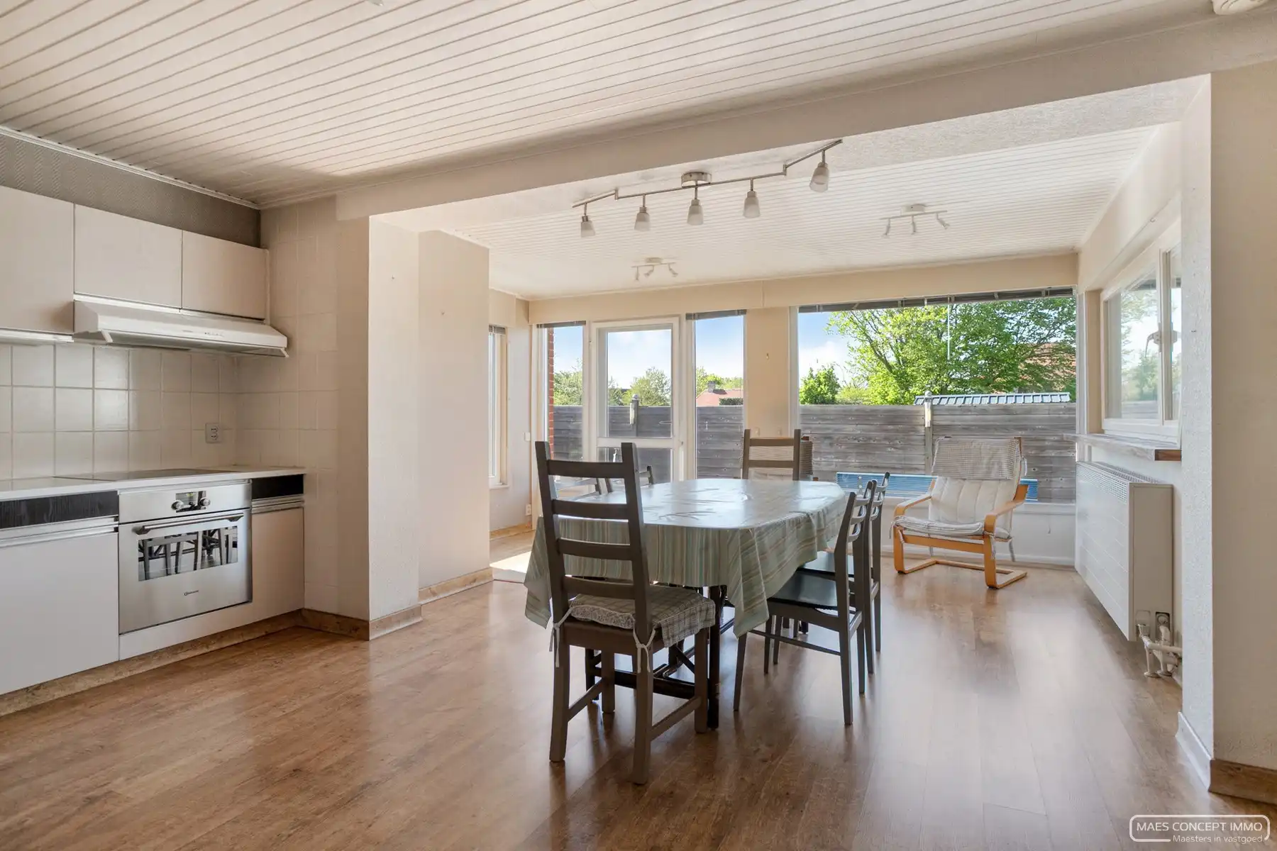 Charmante alleenstaande woning in villawijk Waregem, op wandelafstand van het centrum foto 10