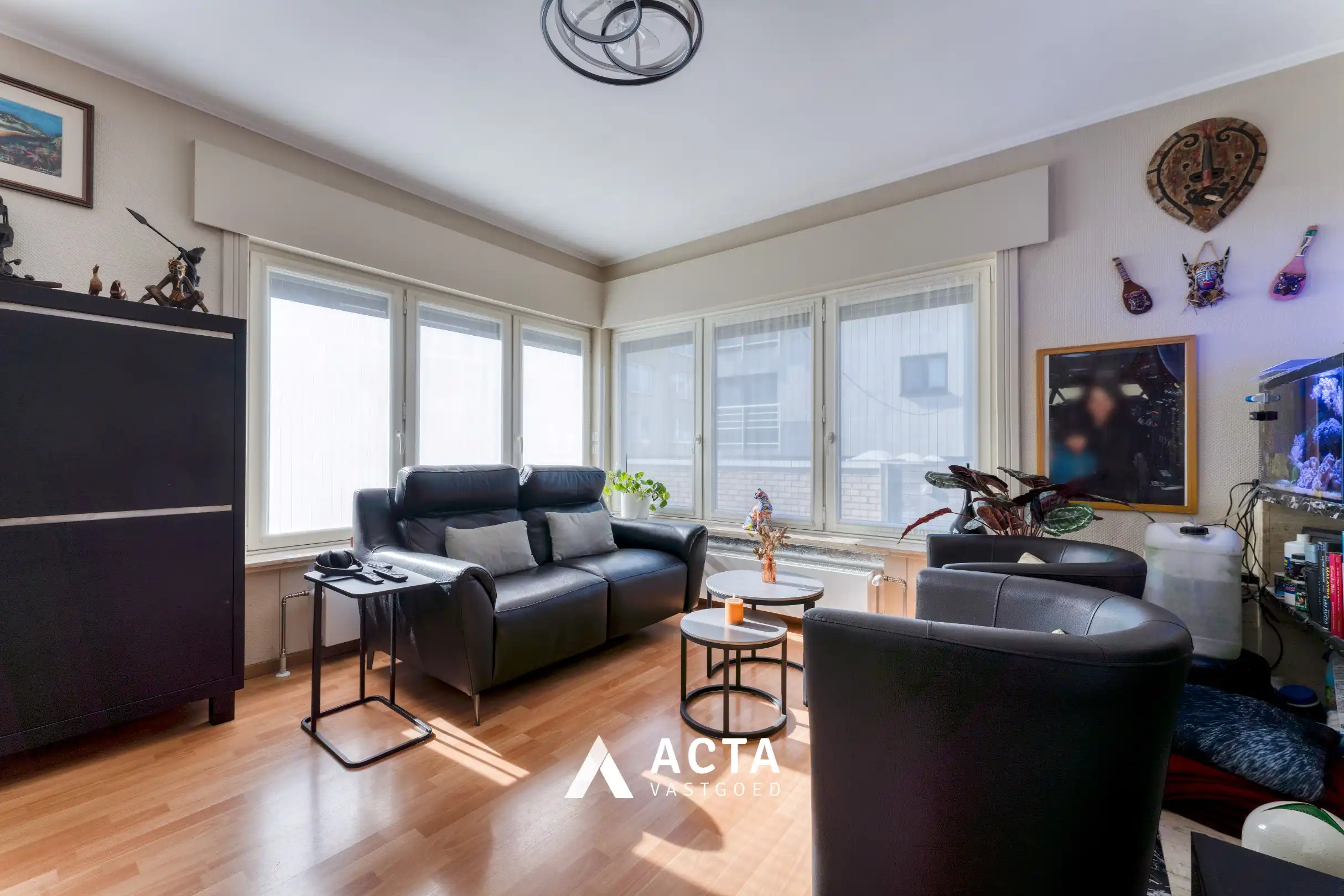 Halfopen bebouwing met vier slaapkamers en dubbele garage in Mariakerke foto 2