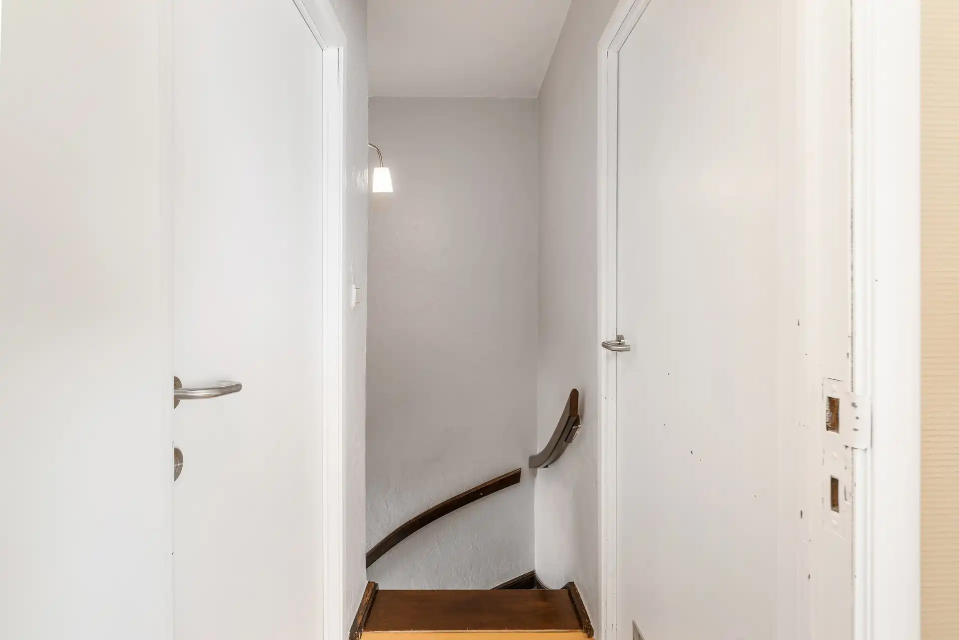 Charmante Half open bebouwing met 2 slaapkamers en prachtige tuin.  foto 18