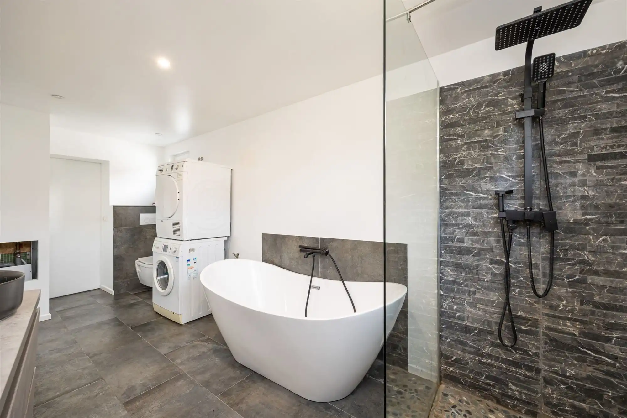 Instapklare gezinswoning met drie slaapkamers foto 12
