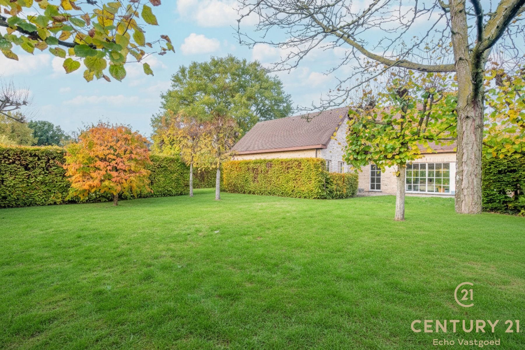 Praktisch gelegen, perfect onderhouden villa met zwembad foto 26