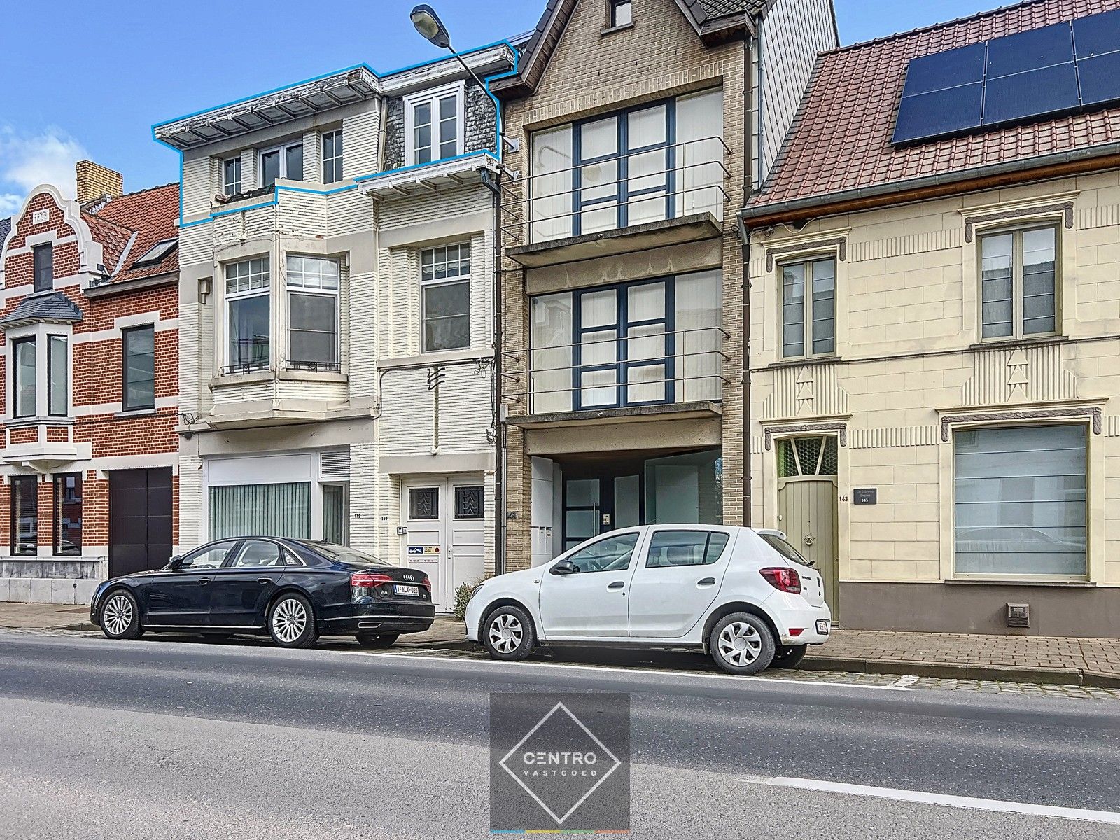DUPLEX appartement te huur in het hartje van Roeselare. foto {{pictureIndex}}