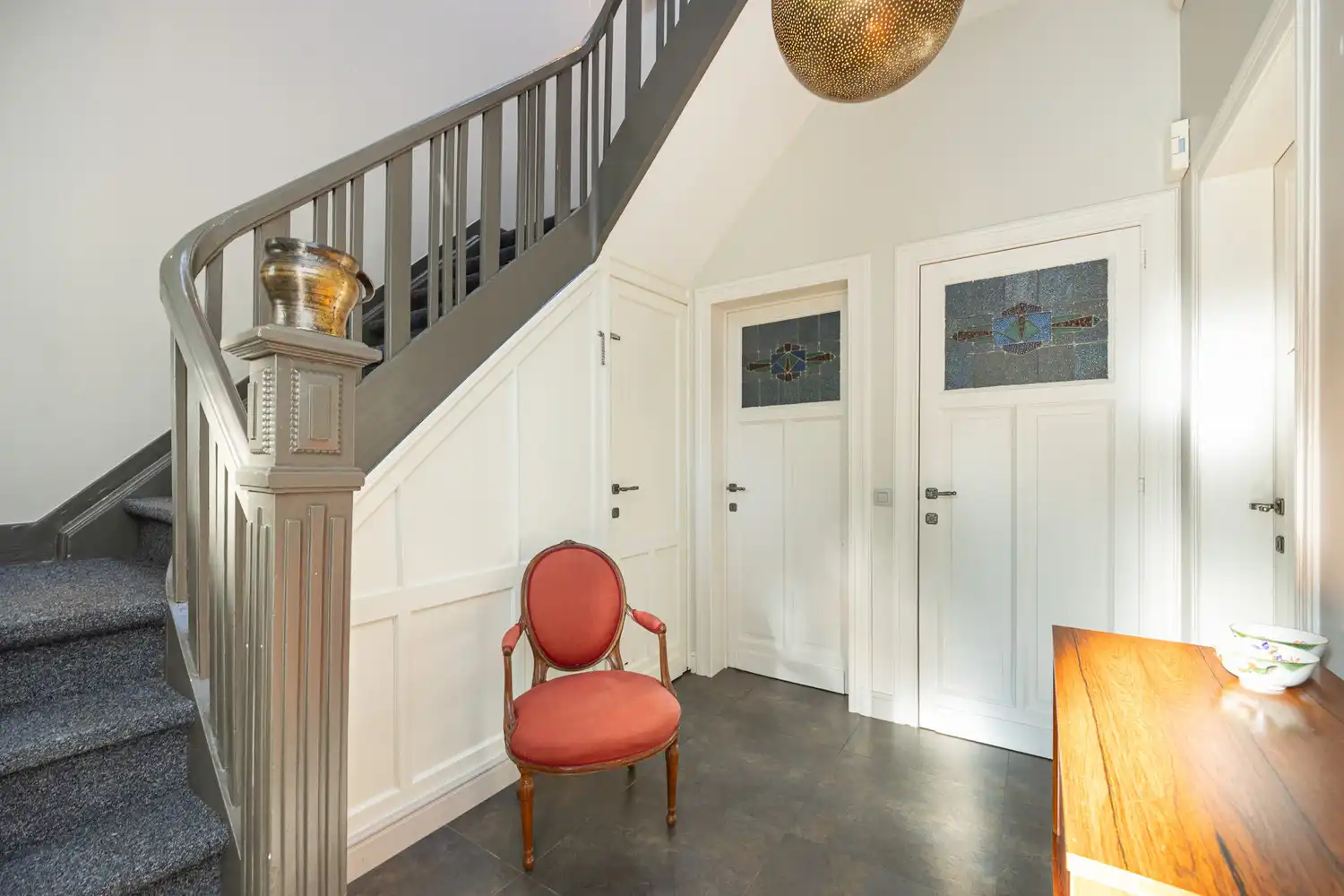 Instapklare en karaktervolle villa op toplocatie, gelegen op een ruim perceel van +-2450m², omgeven door rust, privacy en groen foto 7