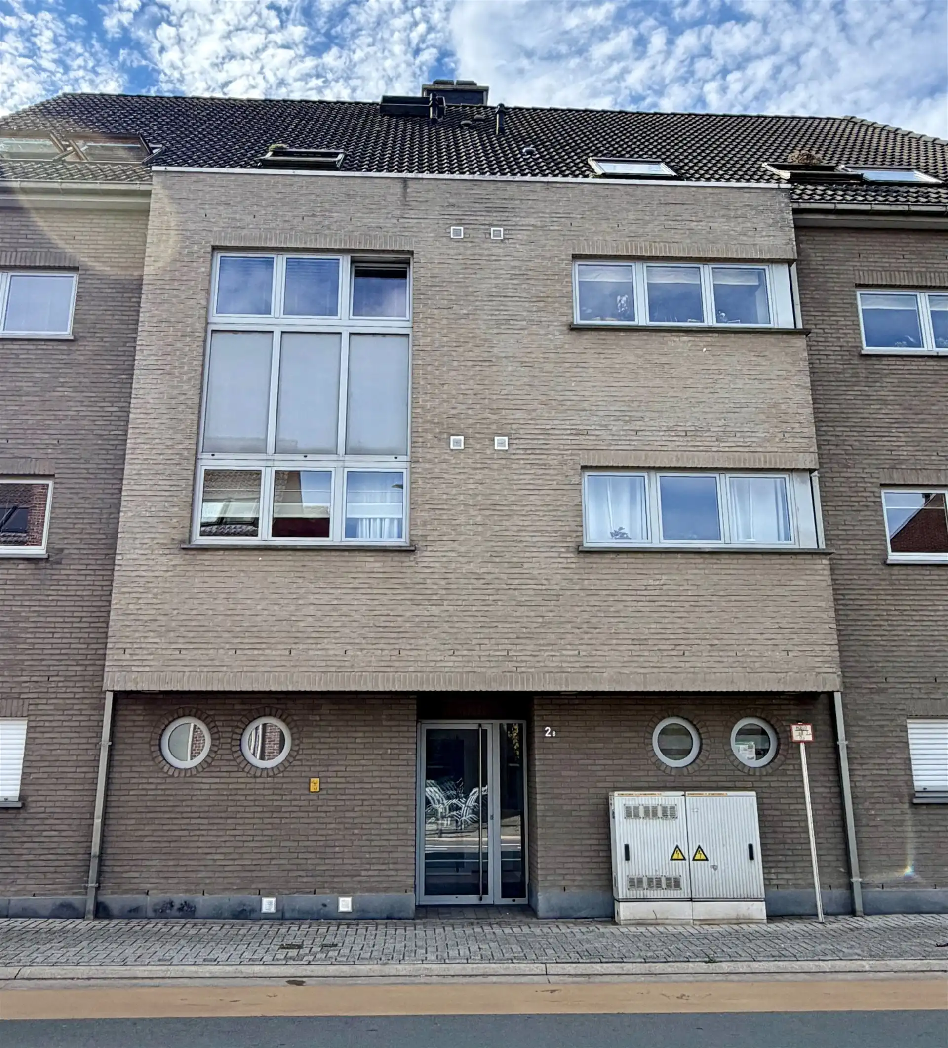 Instapklaar 2 slaapkamer appartement met terras & parking foto {{pictureIndex}}