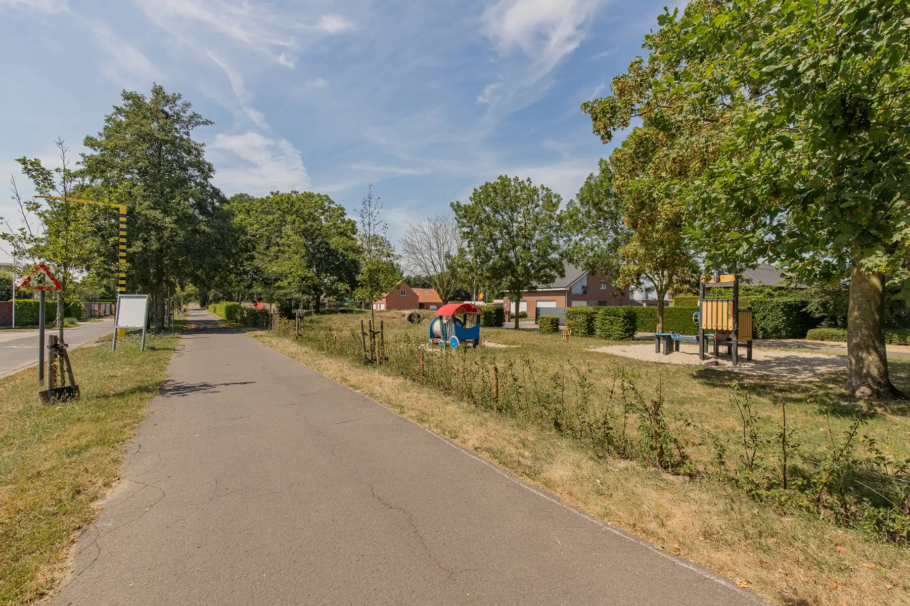 Knap afgewerkte, halfopen energiezuinige woning foto 16