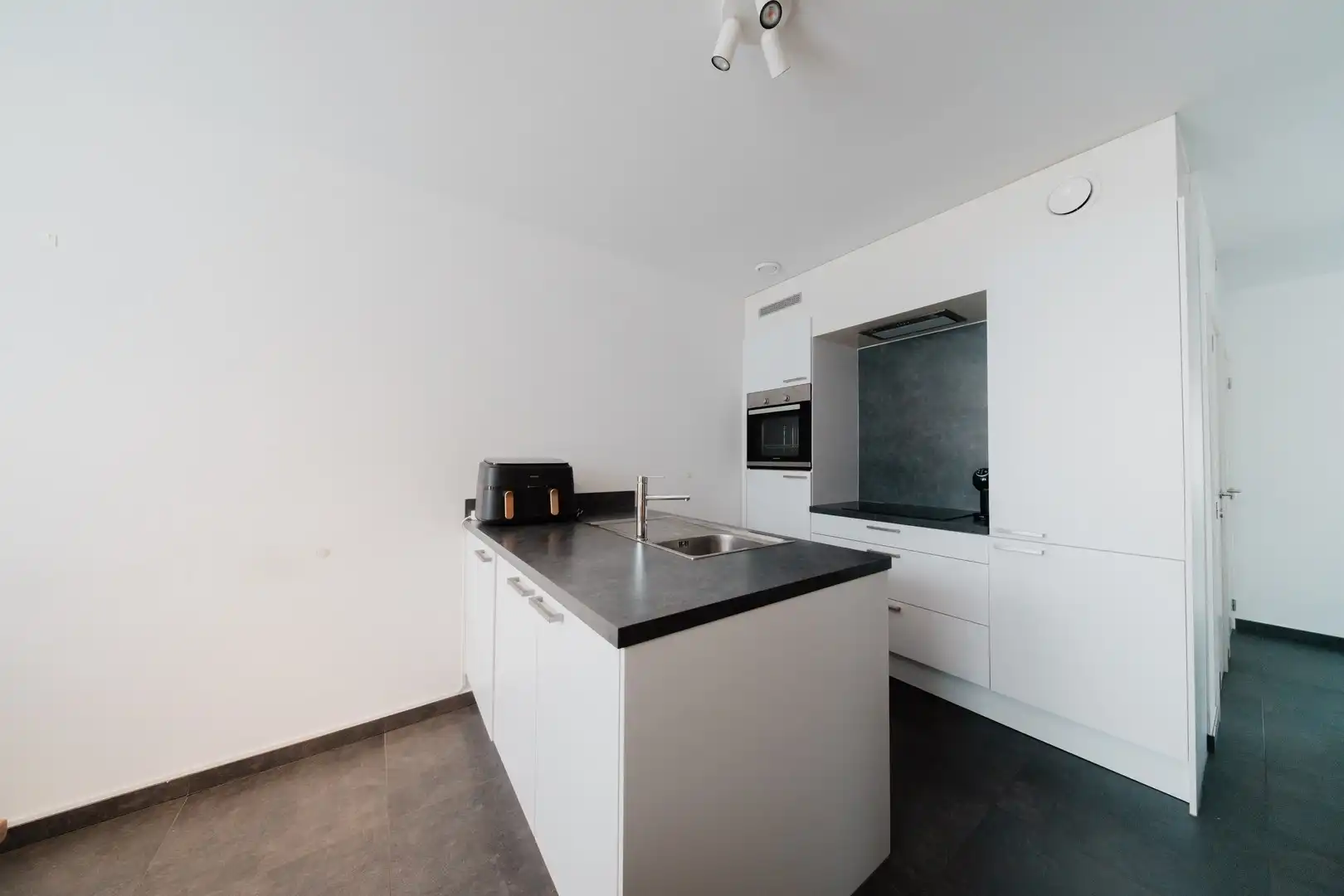 Duplex appartement met 3 slaapkamers, 2 badkamers en 3 autostaanplaatsen. foto 4